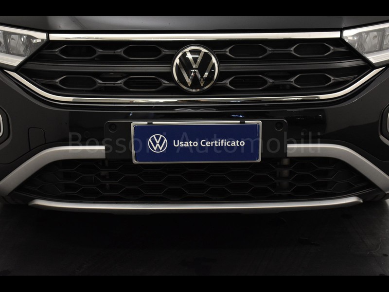 13 - Volkswagen T-Roc 1.5 tsi act life dsg