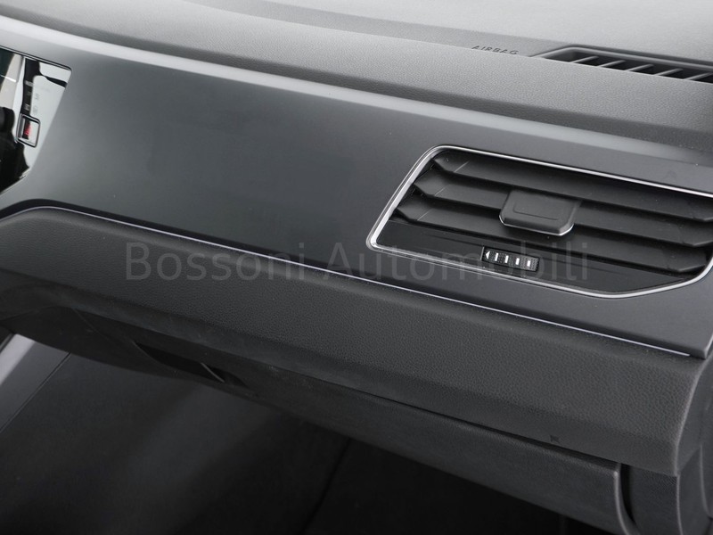 19 - Volkswagen Taigo 1.0 tsi 115cv r-line