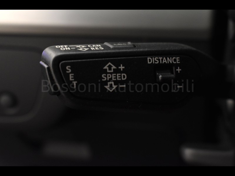 19 - Audi Q5 sportback 40 2.0 tdi mhev 12v s line plus quattro s tronic