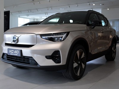 Volvo XC40 single motor extended range plus rwd edt