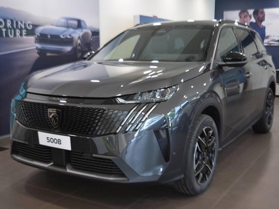Peugeot 5008 1.2 hybrid 136cv allure e-dcs6