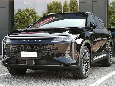 Omoda 9 PHEV 1.5TGDI - Trazione AWD DHT3 Premium (AWD) - Interni Rosso