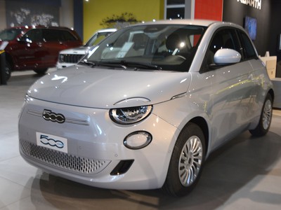 Fiat 500 500e 42 kwh entry pack tech