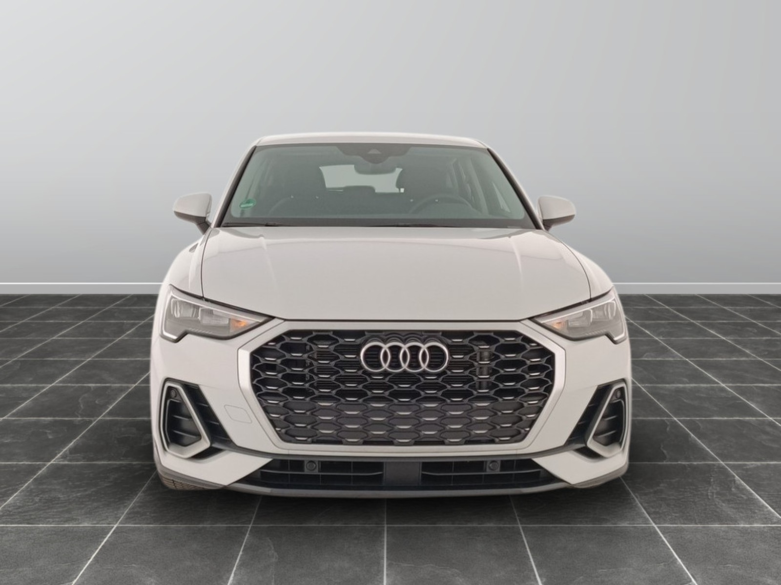 2 - Audi Q3 sportback 35 2.0 tdi s line edition s tronic