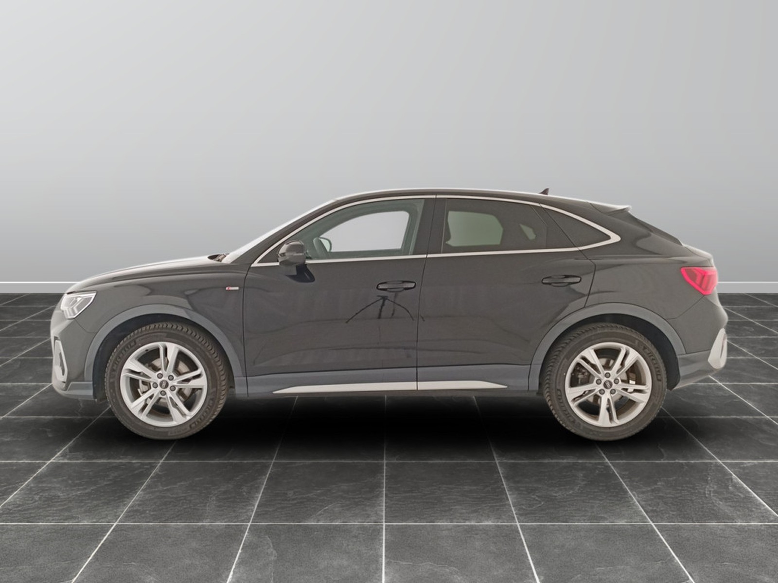 3 - Audi Q3 sportback 35 2.0 tdi s line edition s tronic