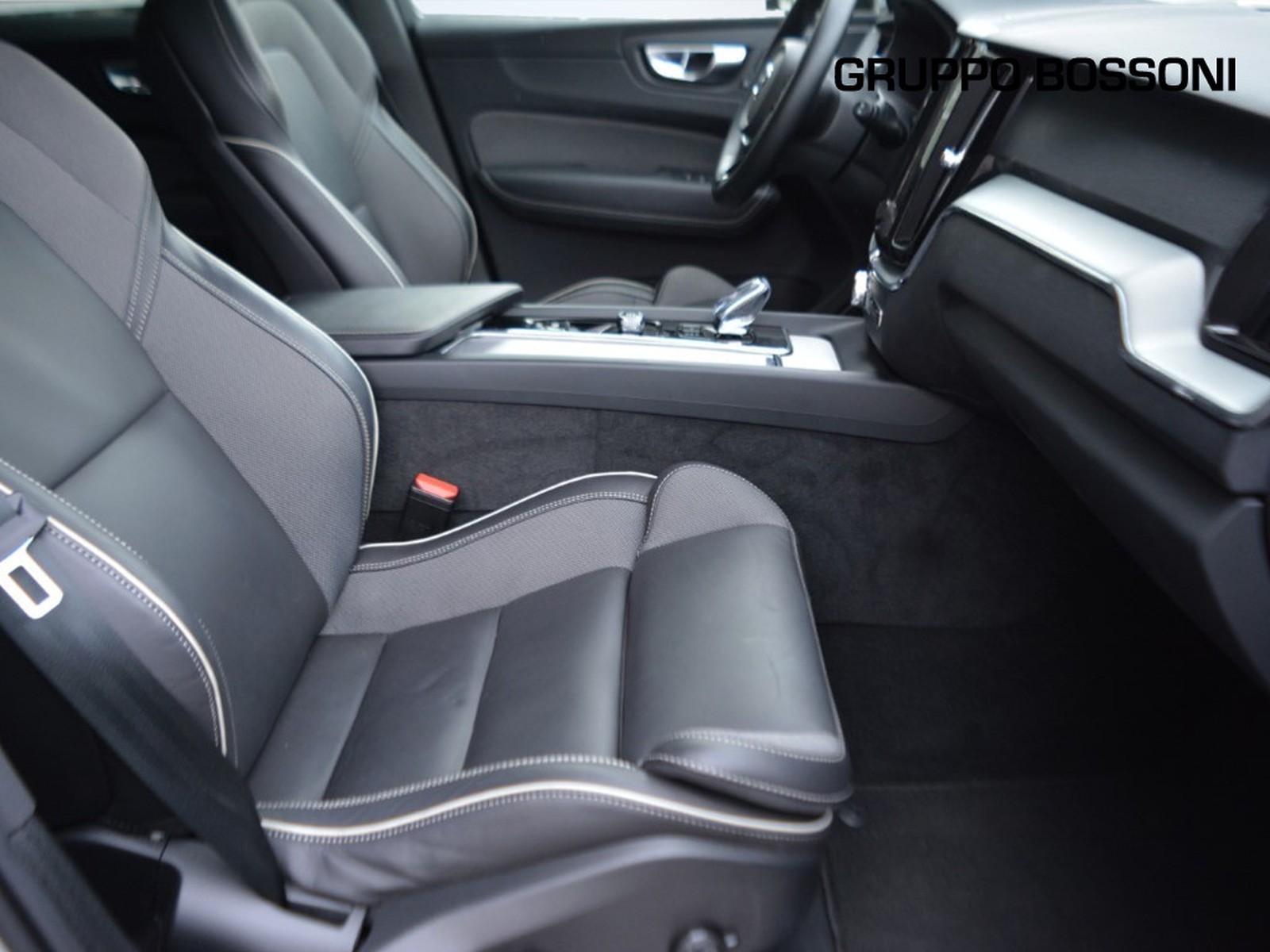 5 - Volvo XC60 2.0 t6 plug-in hybrid plus dark awd automatico