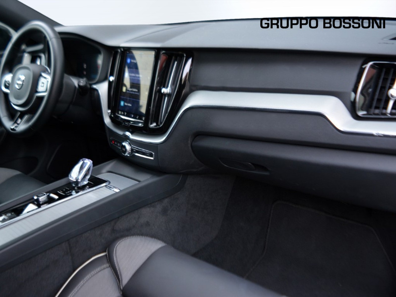 8 - Volvo XC60 2.0 t6 plug-in hybrid plus dark awd automatico