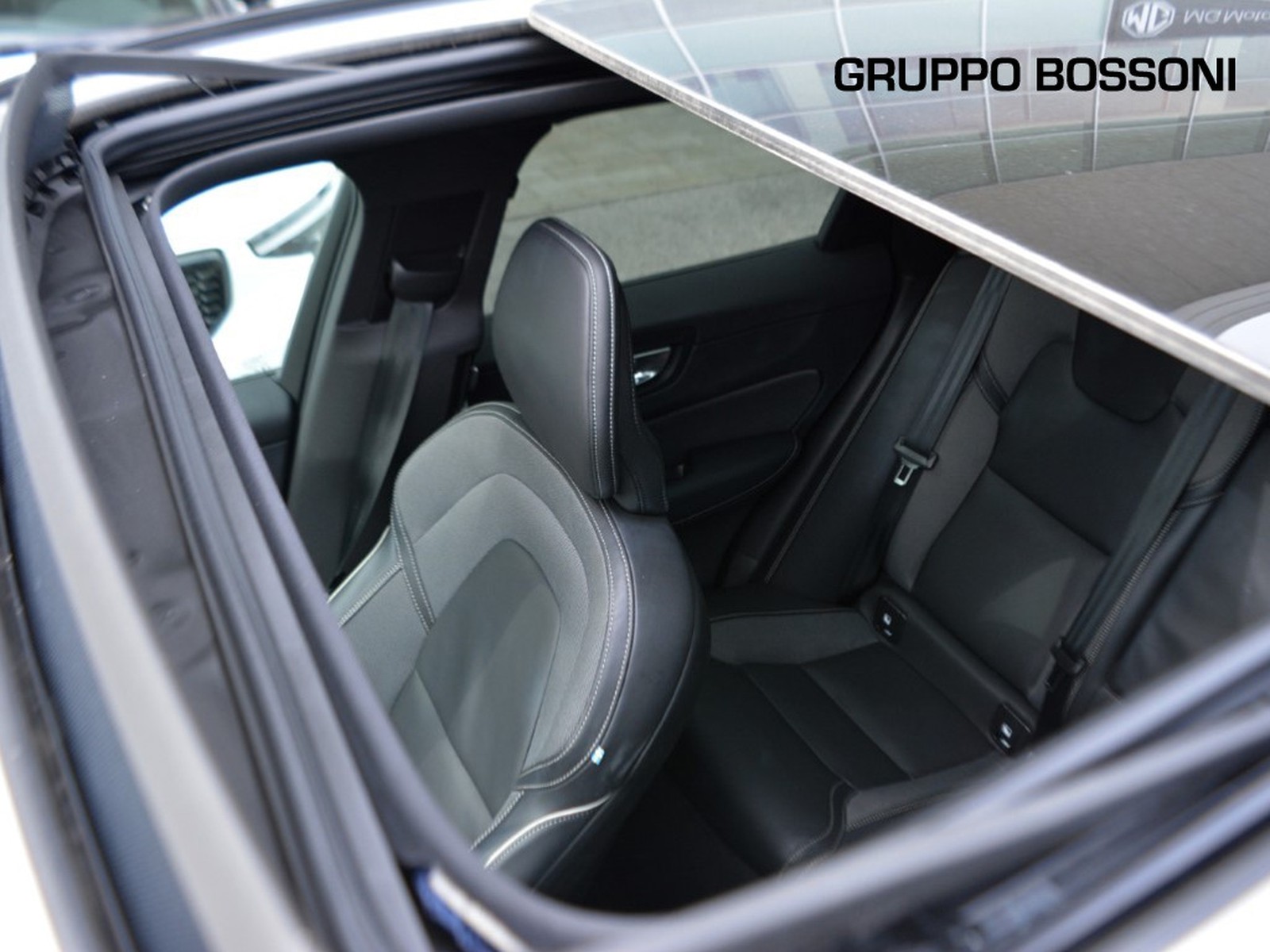 14 - Volvo XC60 2.0 t6 plug-in hybrid plus dark awd automatico