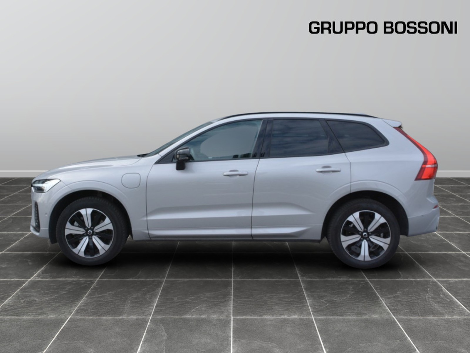 24 - Volvo XC60 2.0 t6 plug-in hybrid plus dark awd automatico