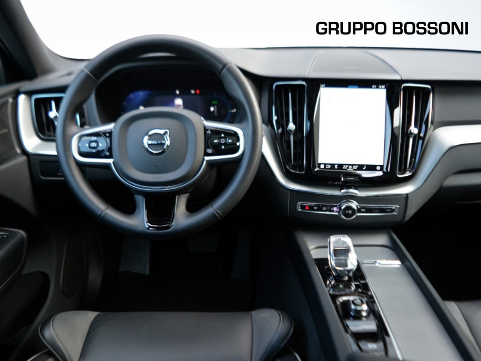 9 - Volvo XC60 2.0 t6 plug-in hybrid plus dark awd automatico