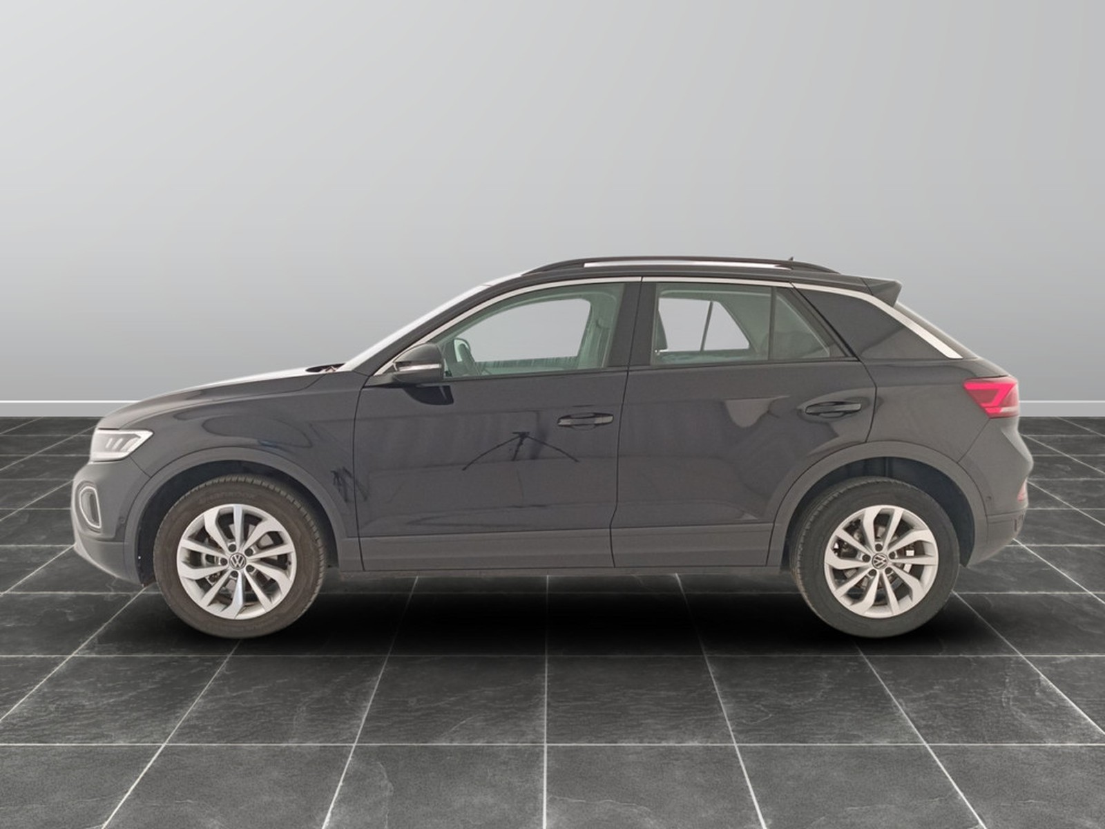 3 - Volkswagen T-Roc 1.0 tsi 110cv life