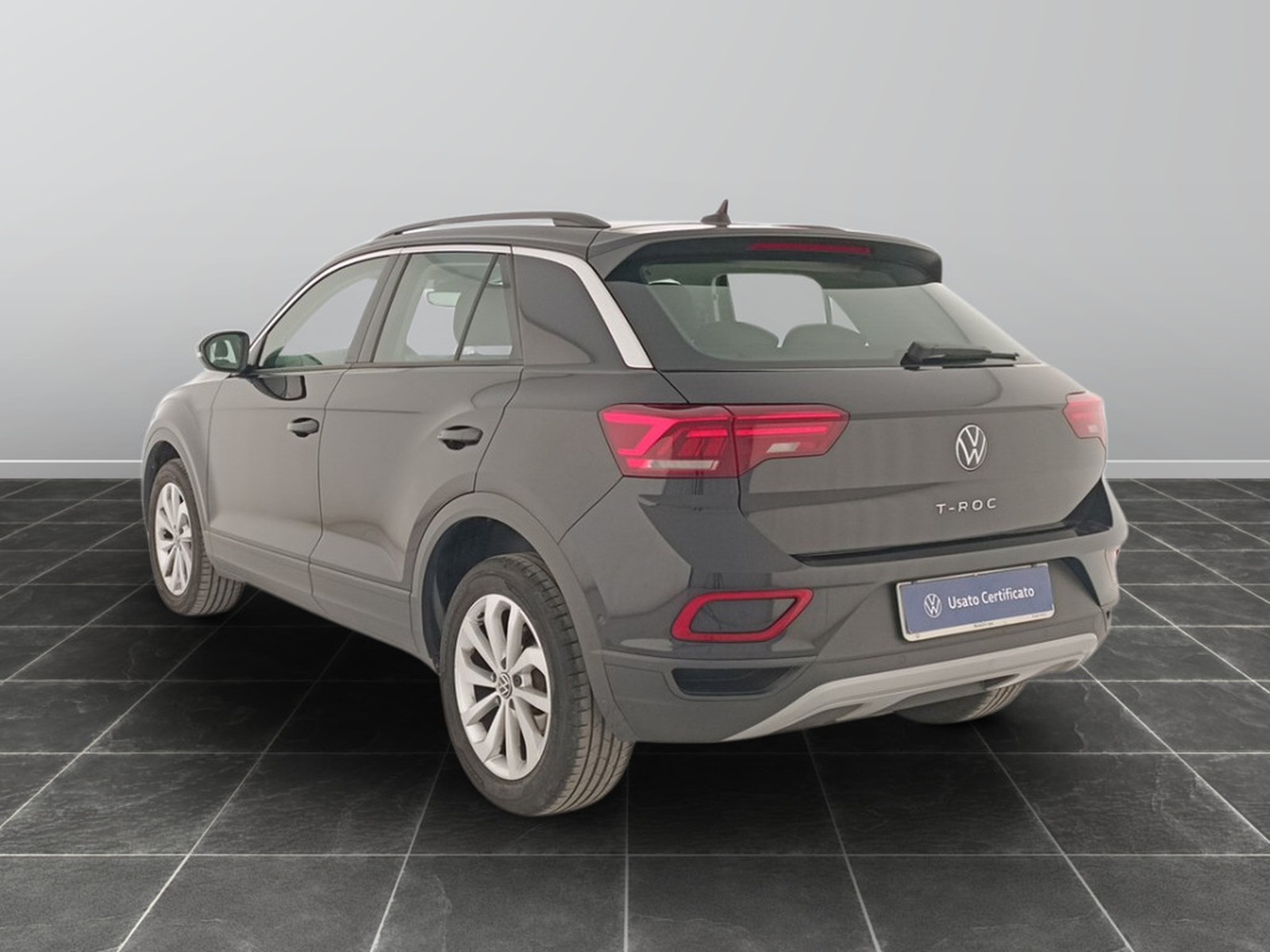 4 - Volkswagen T-Roc 1.0 tsi 110cv life
