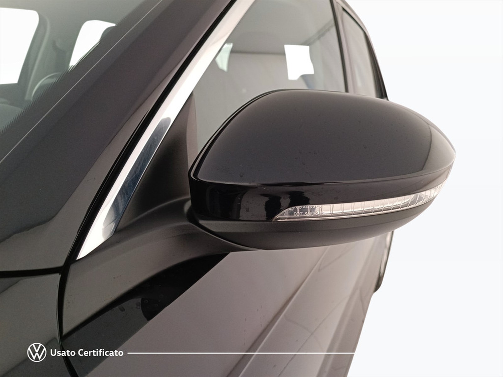 23 - Volkswagen T-Roc 1.0 tsi 110cv life