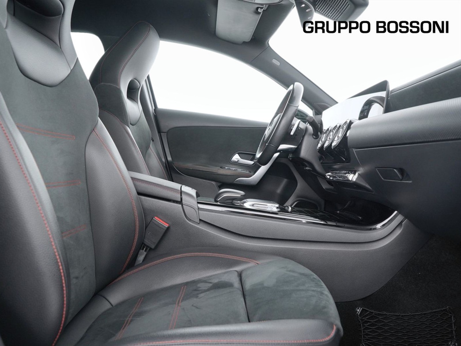 8 - Mercedes Classe A 250 premium 4matic 7g-dct