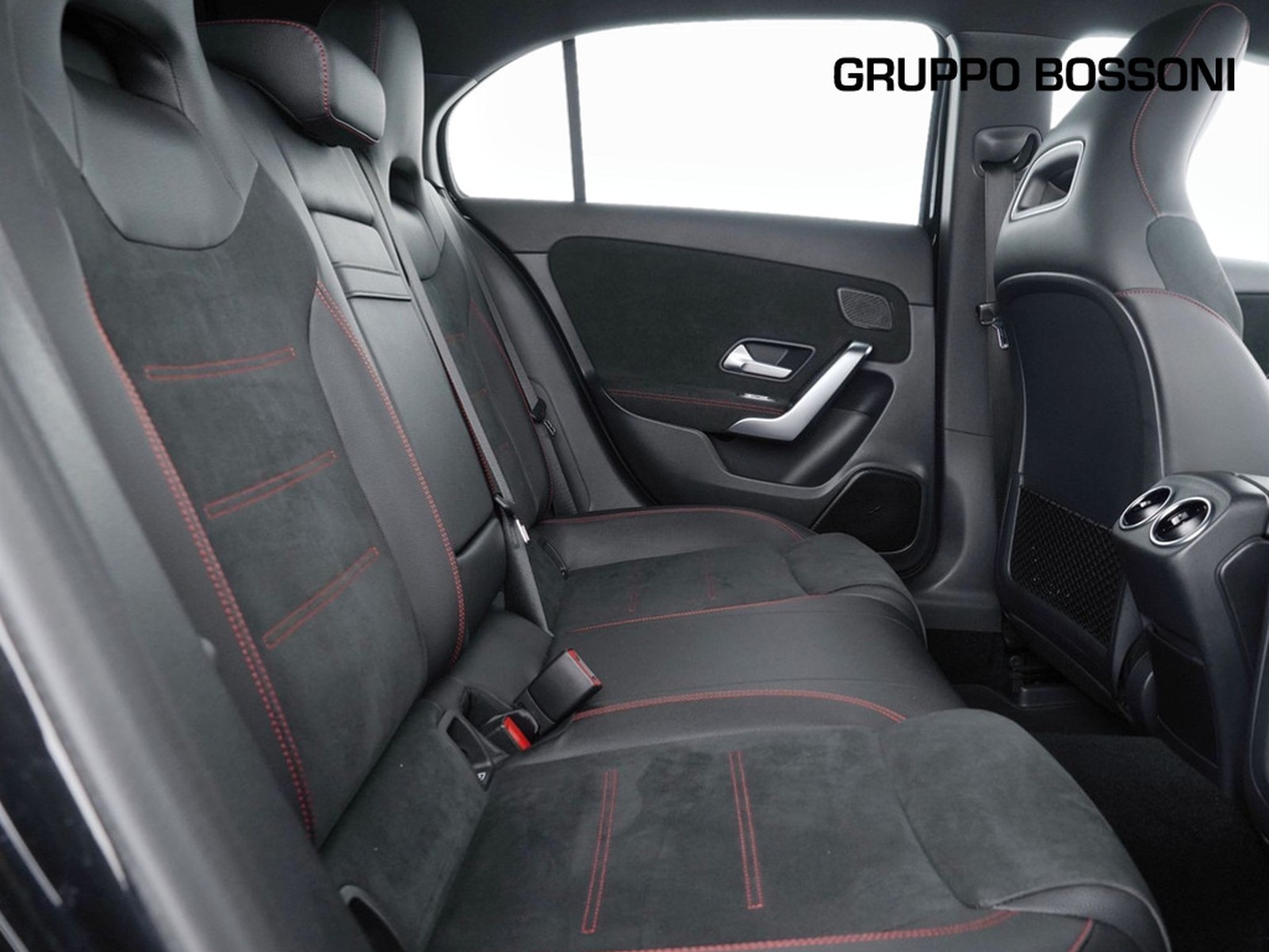 9 - Mercedes Classe A 250 premium 4matic 7g-dct