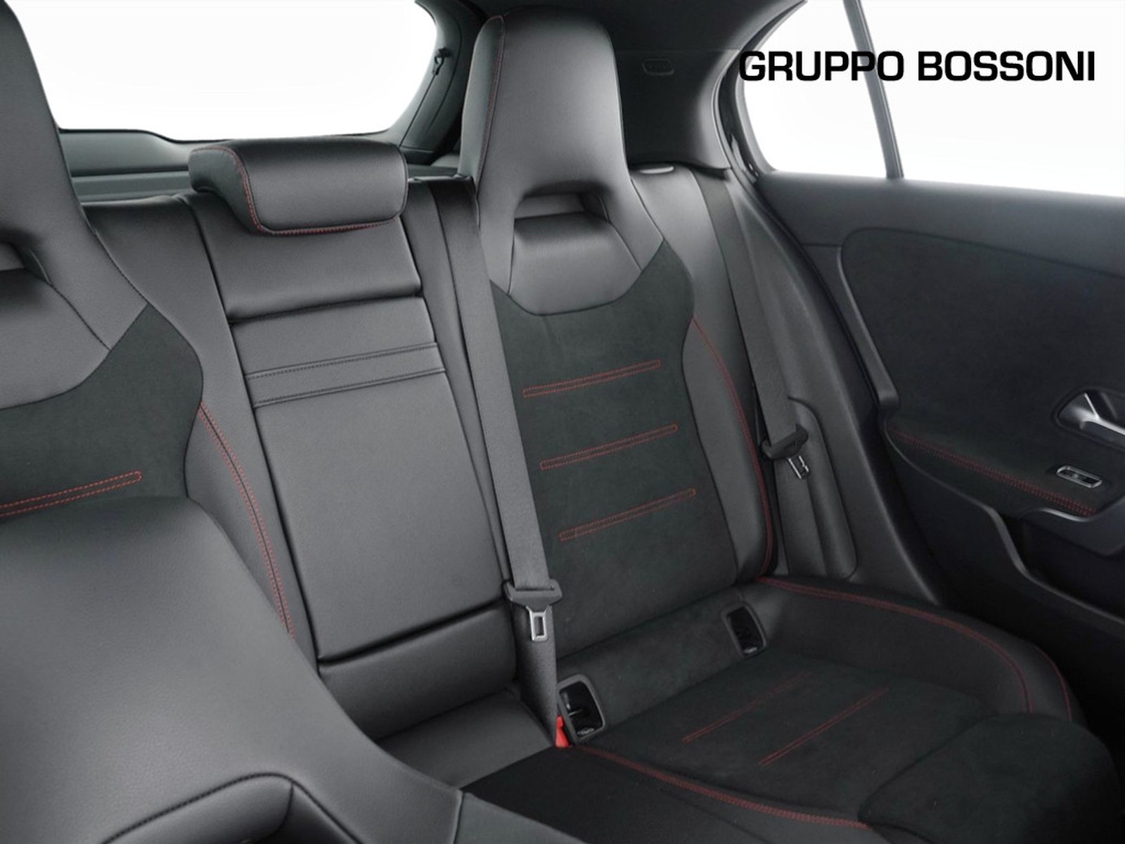 22 - Mercedes Classe A 250 premium 4matic 7g-dct