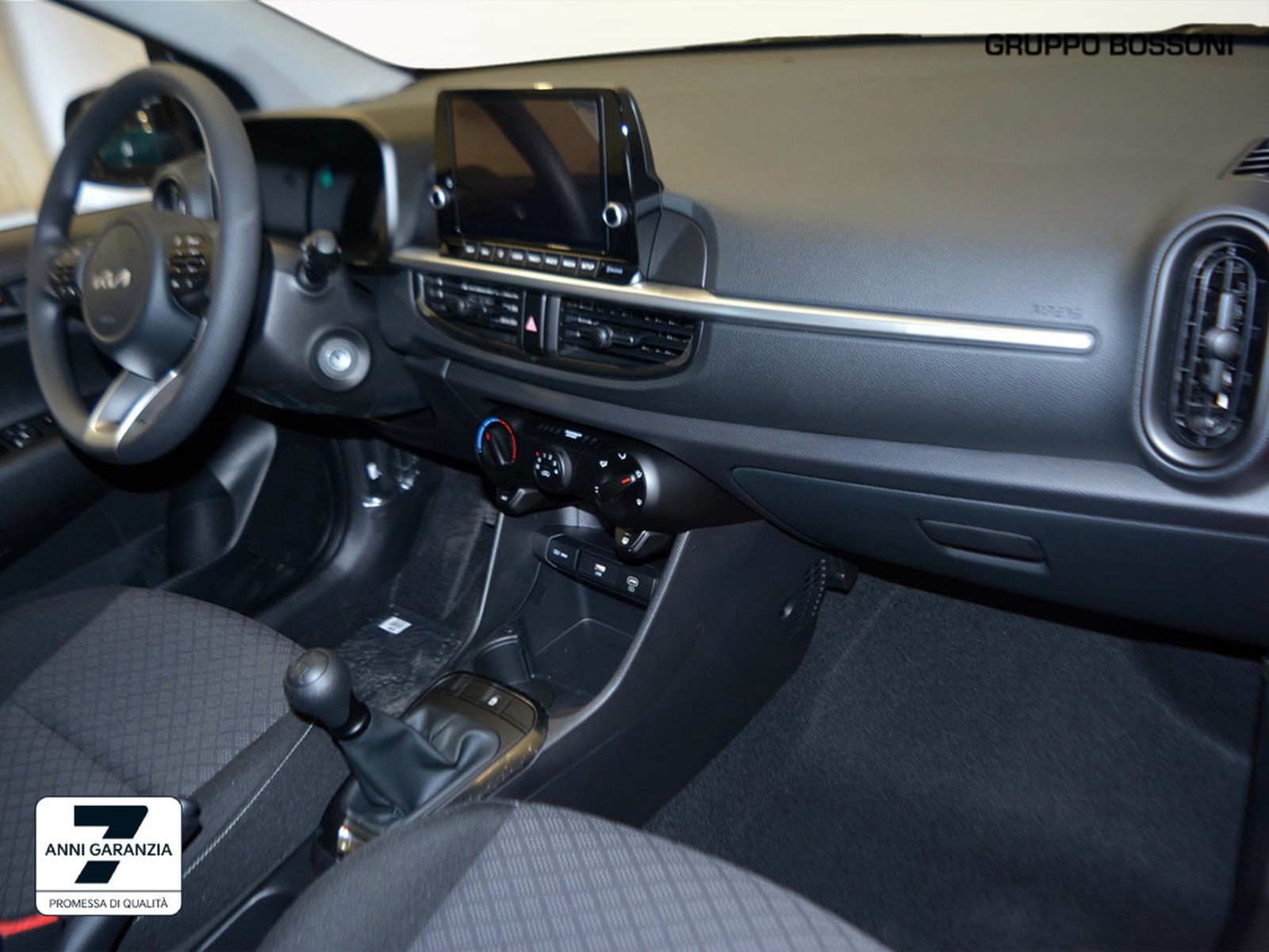 8 - Kia Picanto 1.0 mpi urban