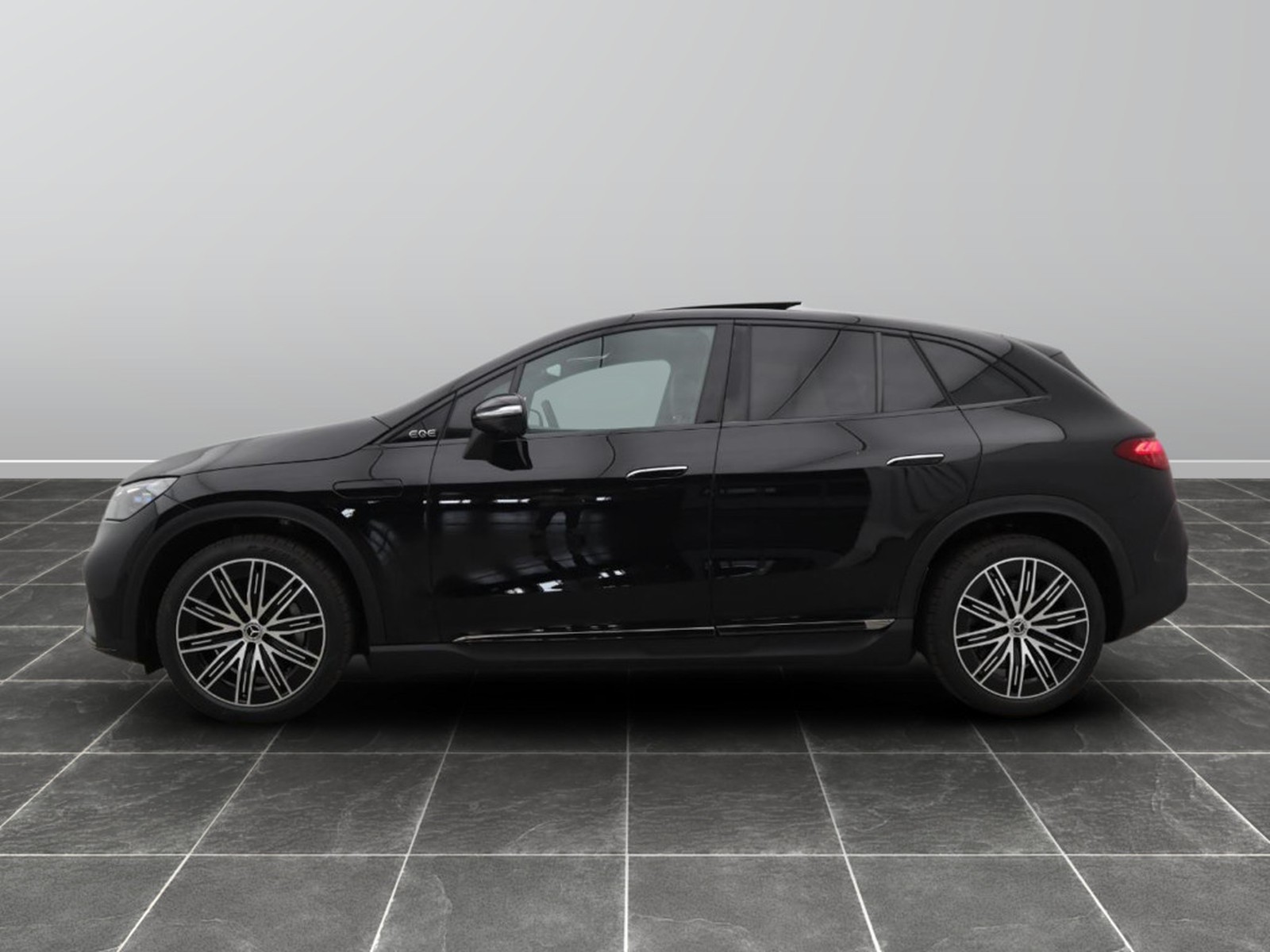 3 - Mercedes EQE suv 350 amg line premium 4matic