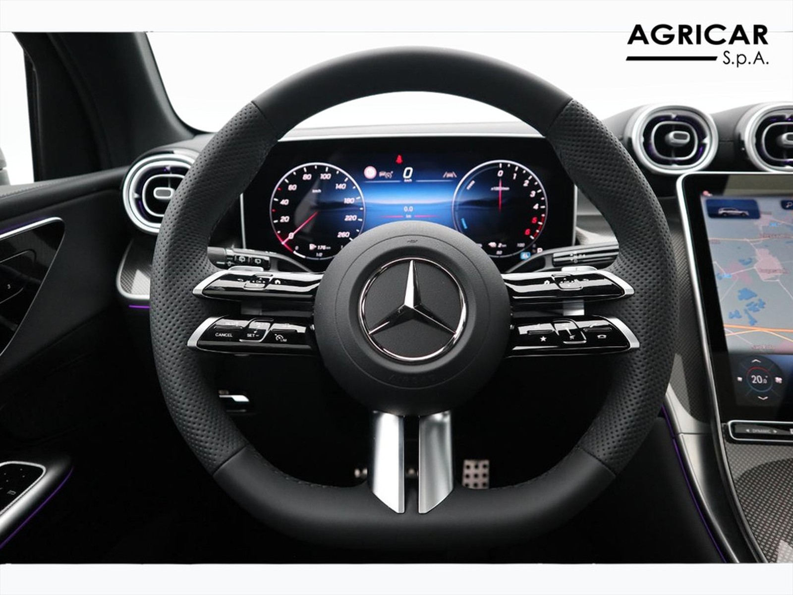 16 - Mercedes GLC suv 300 de plug in hybrid amg line premium 4matic 9g-tronic