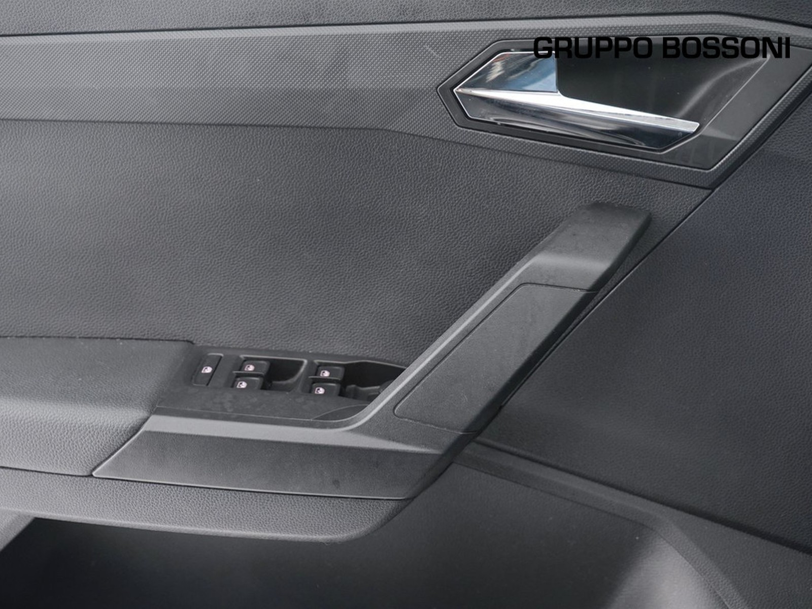 17 - Seat Arona 1.0 ecotsi 95cv black edition