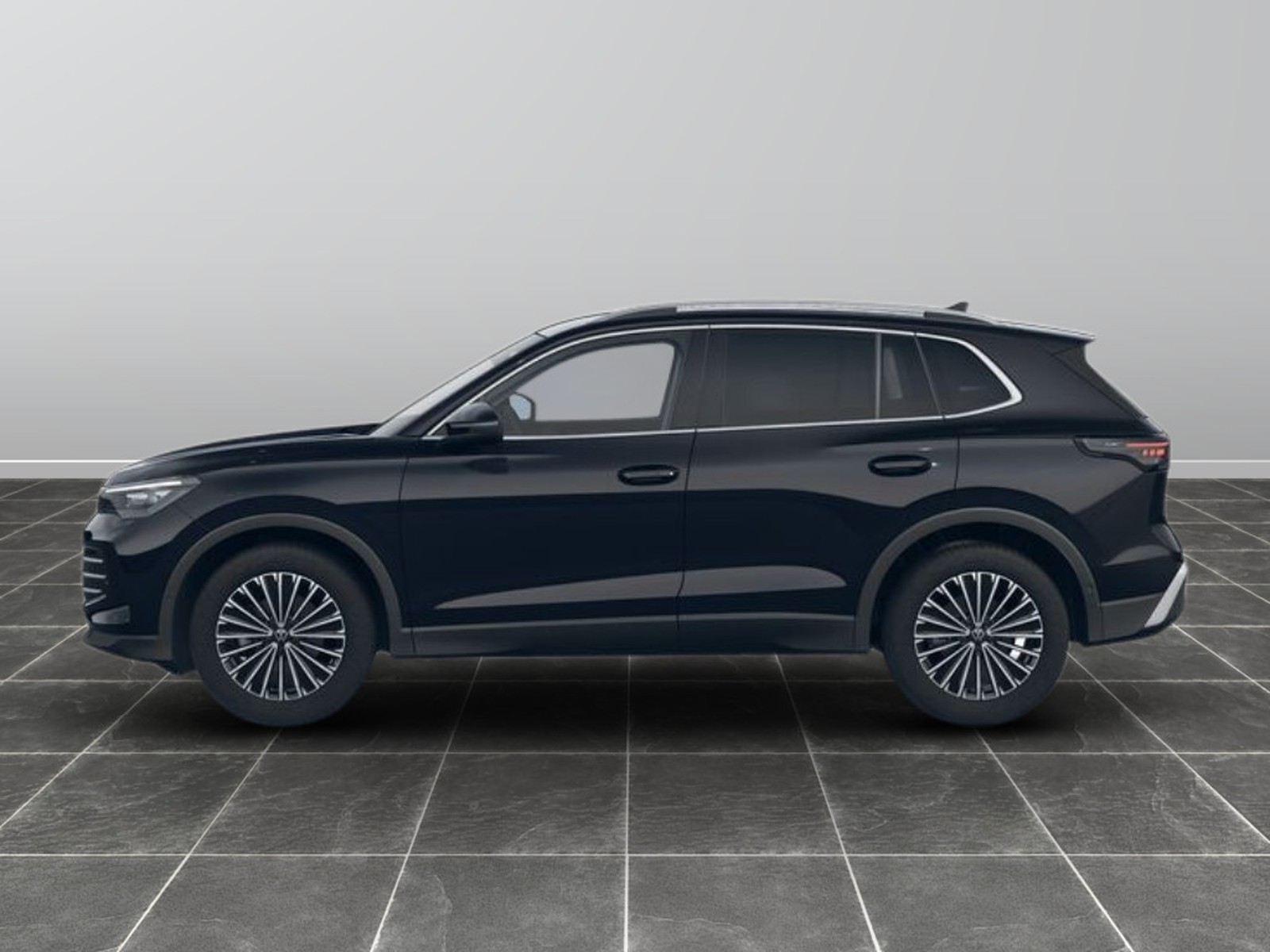 2 - Volkswagen Tiguan 1.5 etsi act 150cv elegance dsg