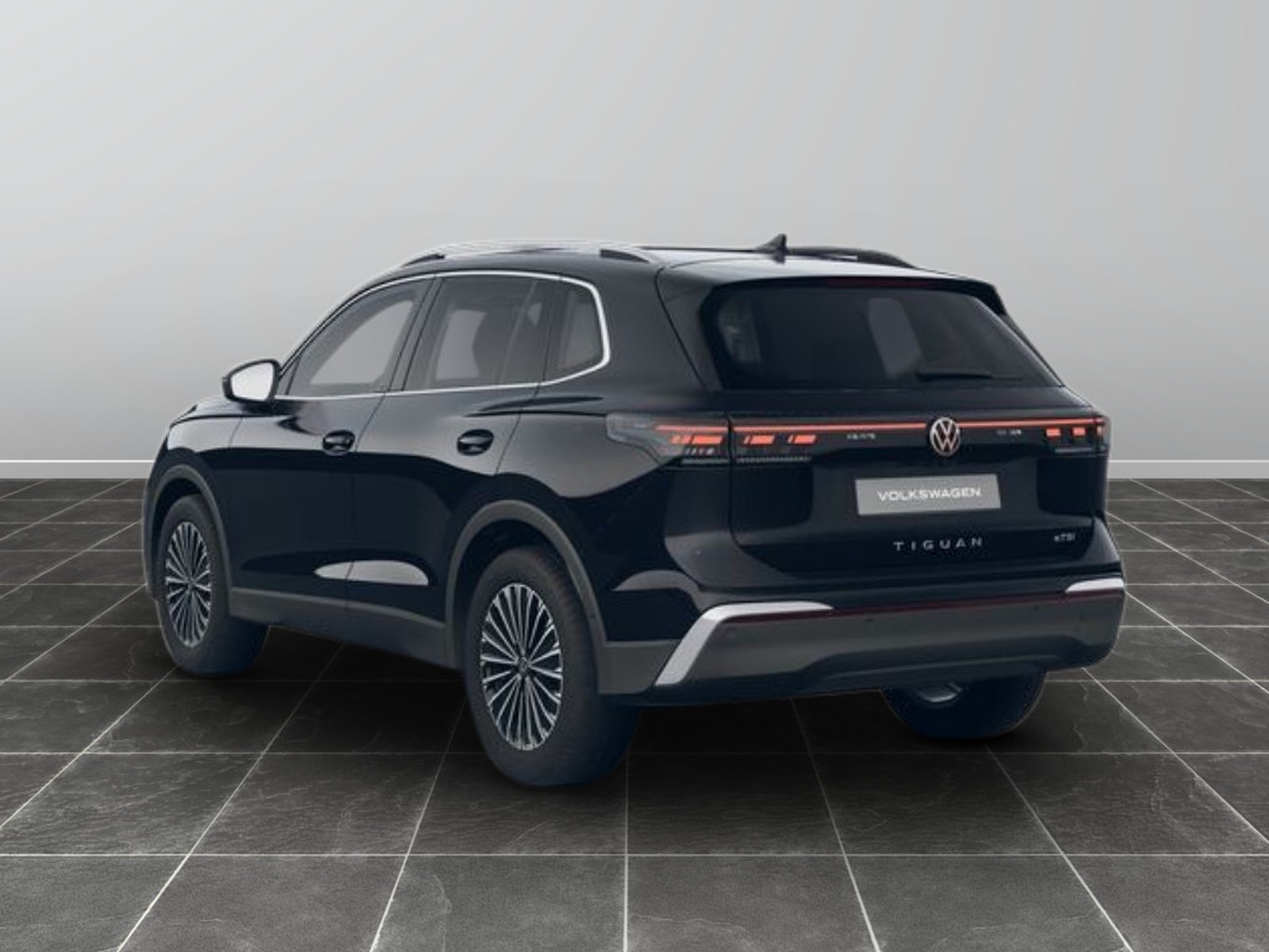 4 - Volkswagen Tiguan 1.5 etsi act 150cv elegance dsg