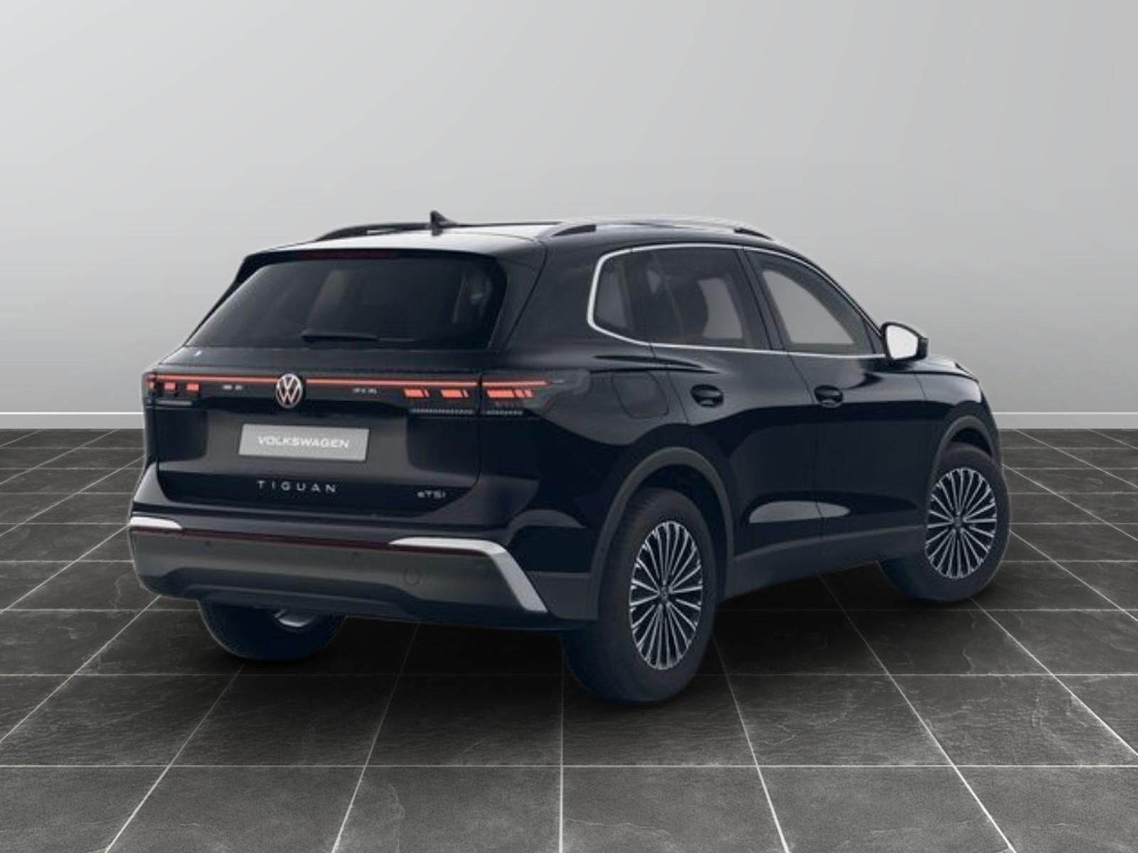 5 - Volkswagen Tiguan 1.5 etsi act 150cv elegance dsg