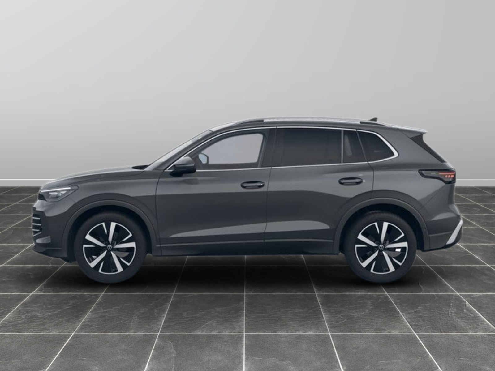 2 - Volkswagen Tiguan 1.5 etsi act 150cv elegance dsg