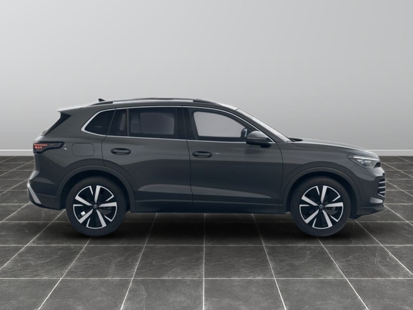 3 - Volkswagen Tiguan 1.5 etsi act 150cv elegance dsg