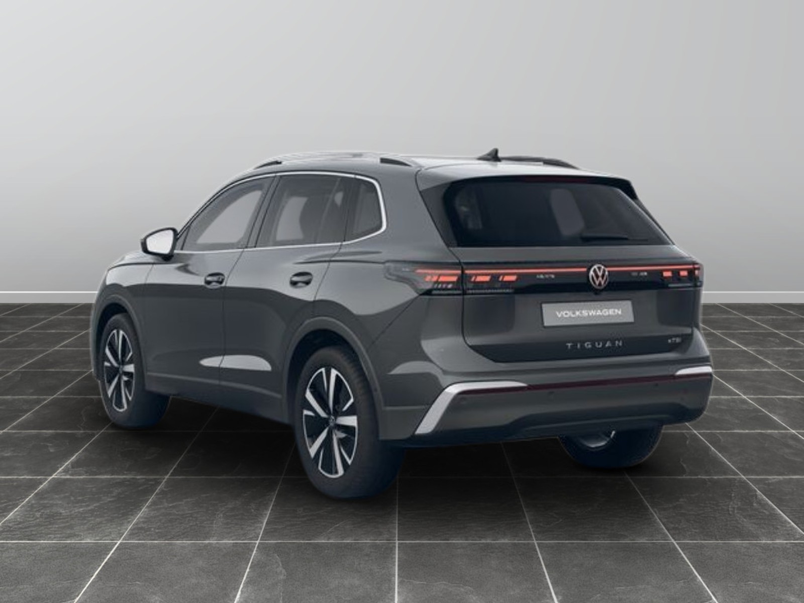 4 - Volkswagen Tiguan 1.5 etsi act 150cv elegance dsg