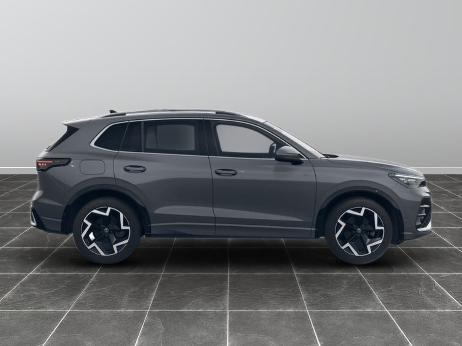 3 - Volkswagen Tiguan 1.5 etsi act 150cv r-line dsg