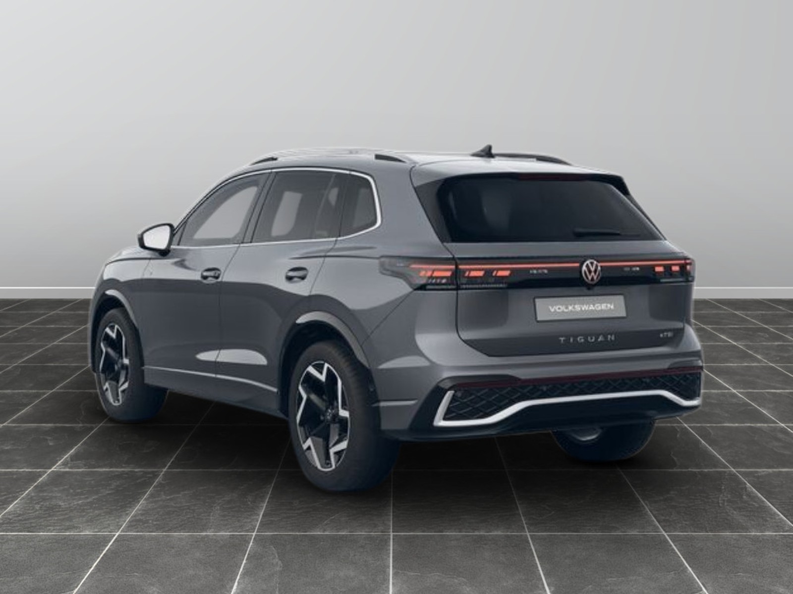 4 - Volkswagen Tiguan 1.5 etsi act 150cv r-line dsg