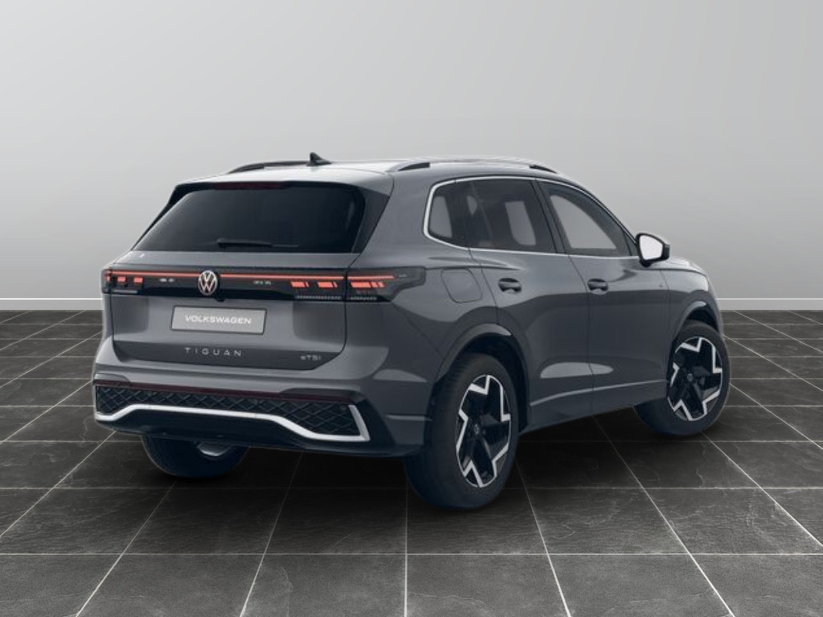 5 - Volkswagen Tiguan 1.5 etsi act 150cv r-line dsg