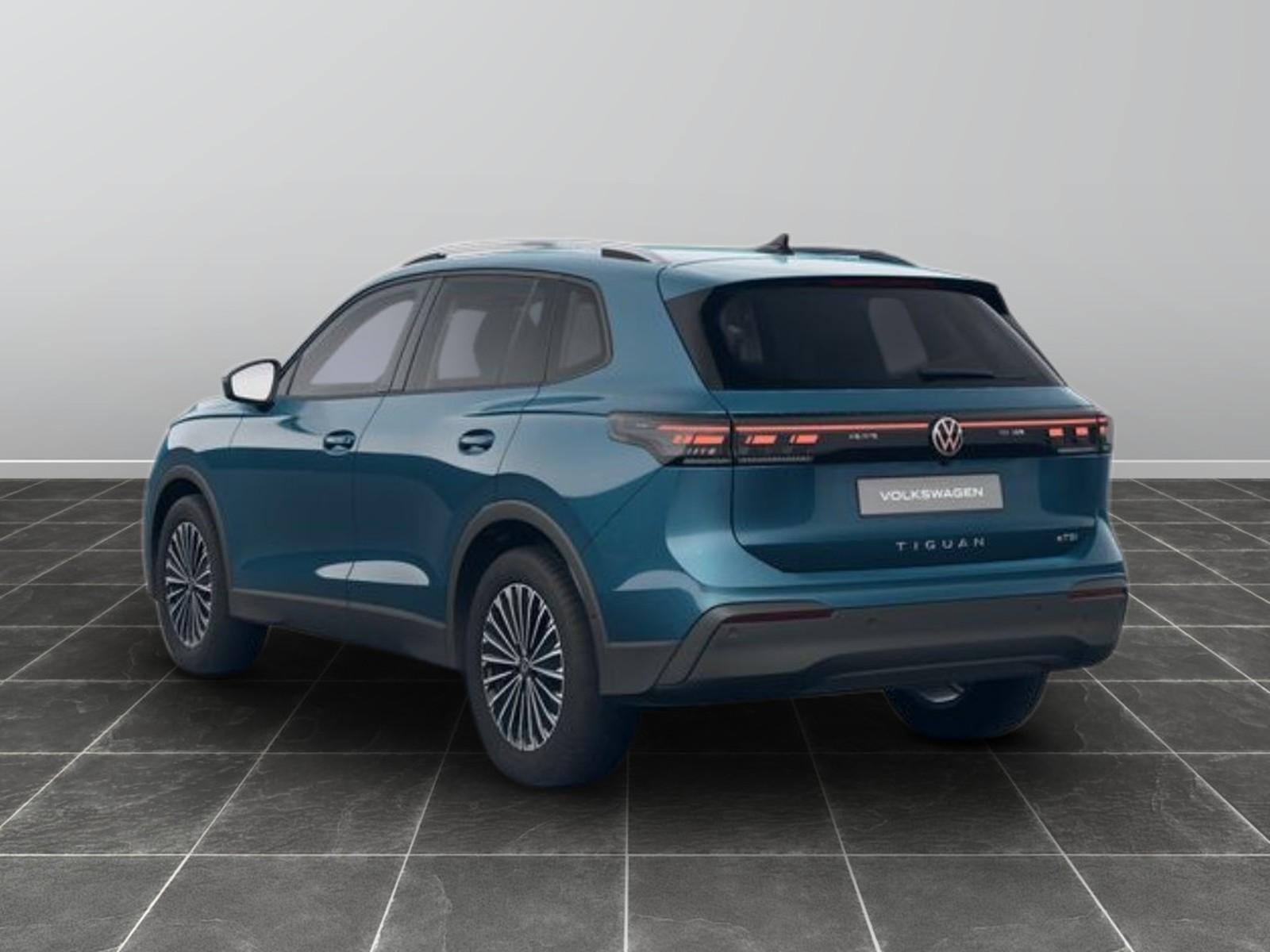 4 - Volkswagen Tiguan 1.5 etsi act 150cv edition plus dsg