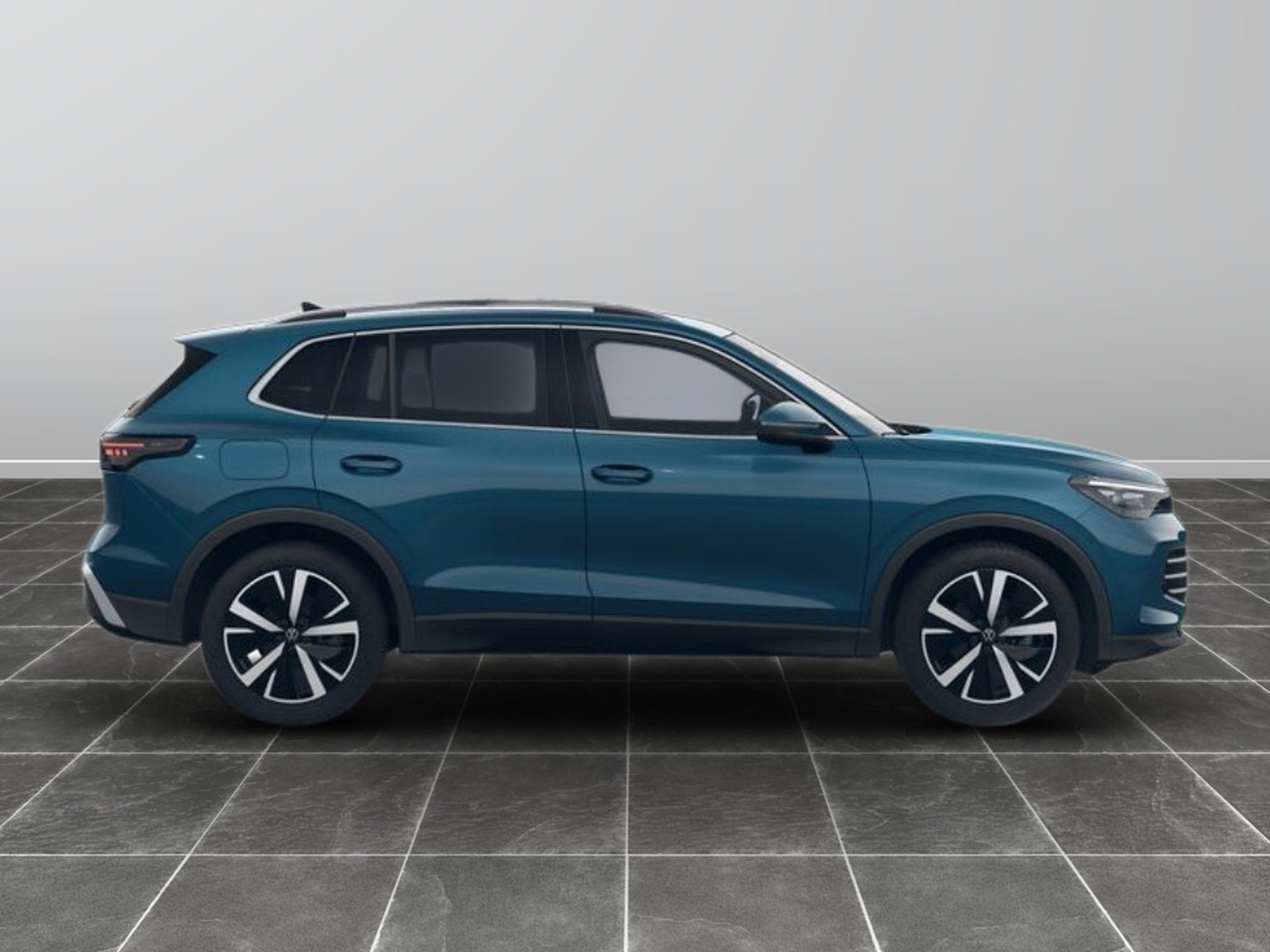 3 - Volkswagen Tiguan 1.5 etsi act 150cv elegance dsg