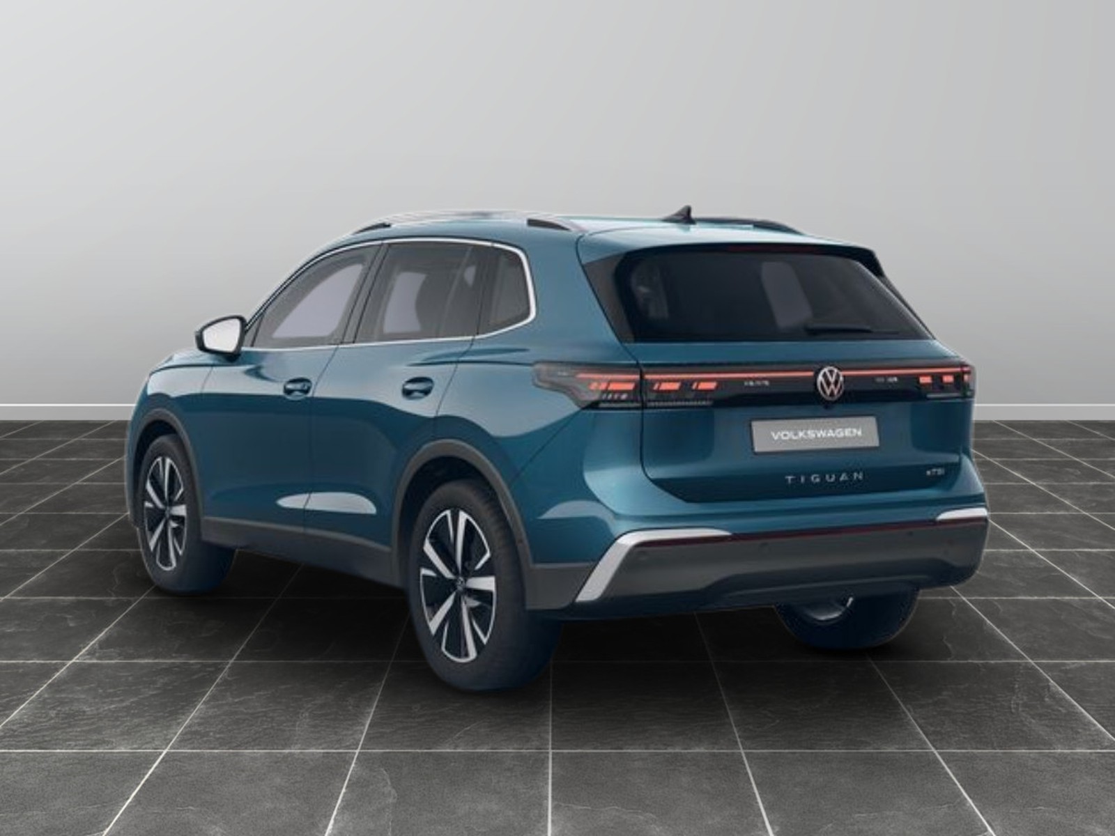 4 - Volkswagen Tiguan 1.5 etsi act 150cv elegance dsg