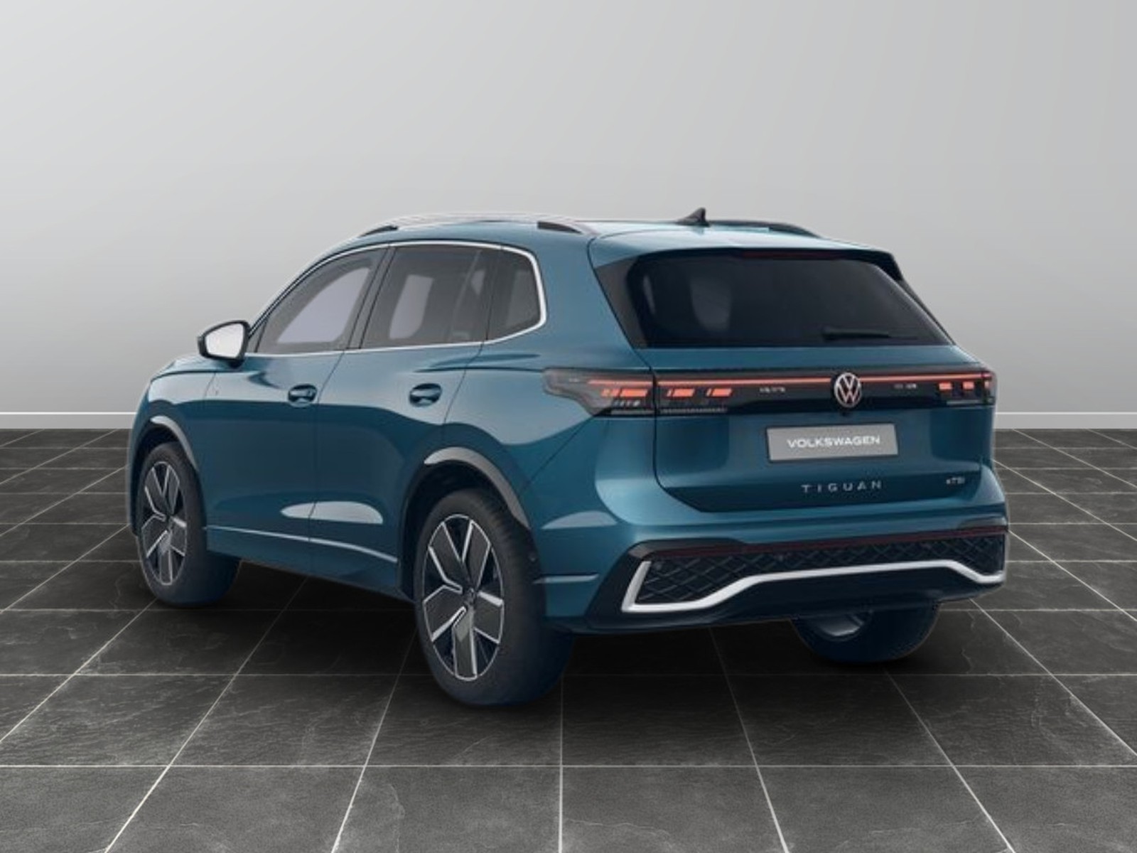 4 - Volkswagen Tiguan 1.5 etsi act 150cv r-line plus dsg