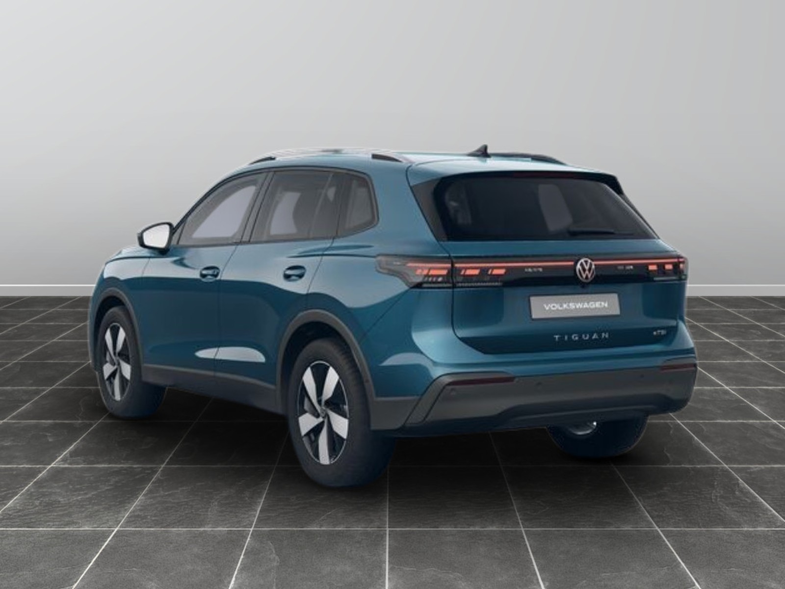 4 - Volkswagen Tiguan 1.5 etsi act 150cv edition plus dsg