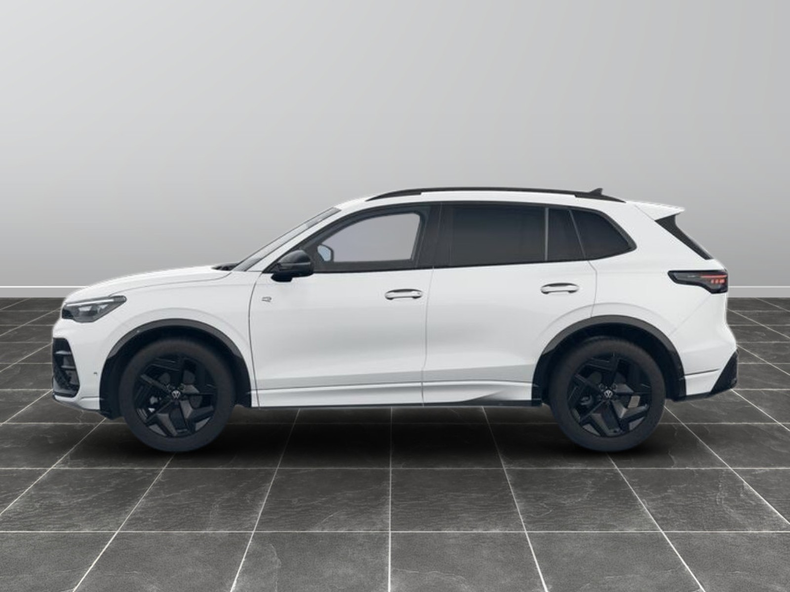 2 - Volkswagen Tiguan 1.5 etsi act 150cv r-line dsg