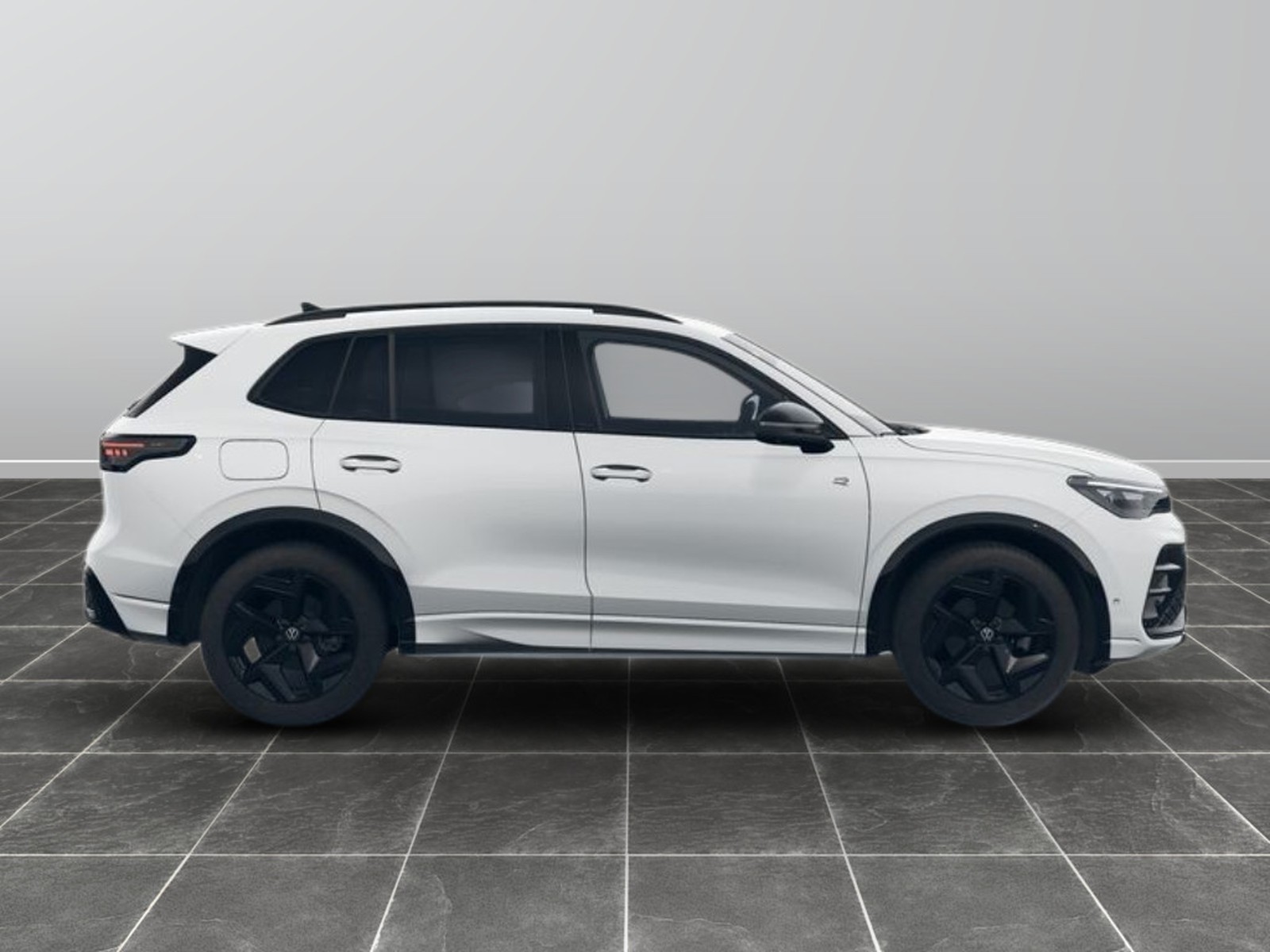 3 - Volkswagen Tiguan 1.5 etsi act 150cv r-line dsg