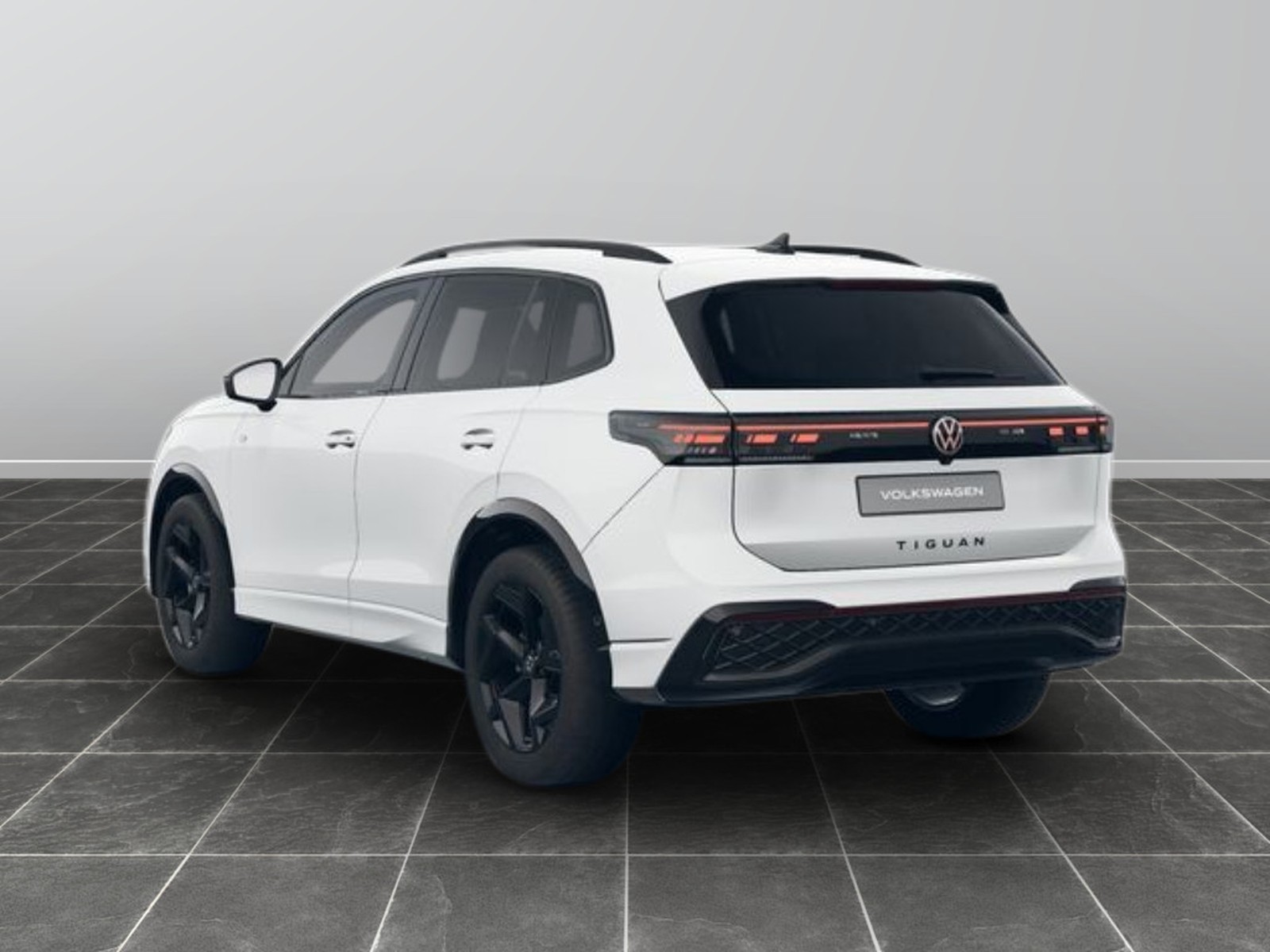 4 - Volkswagen Tiguan 1.5 etsi act 150cv r-line dsg