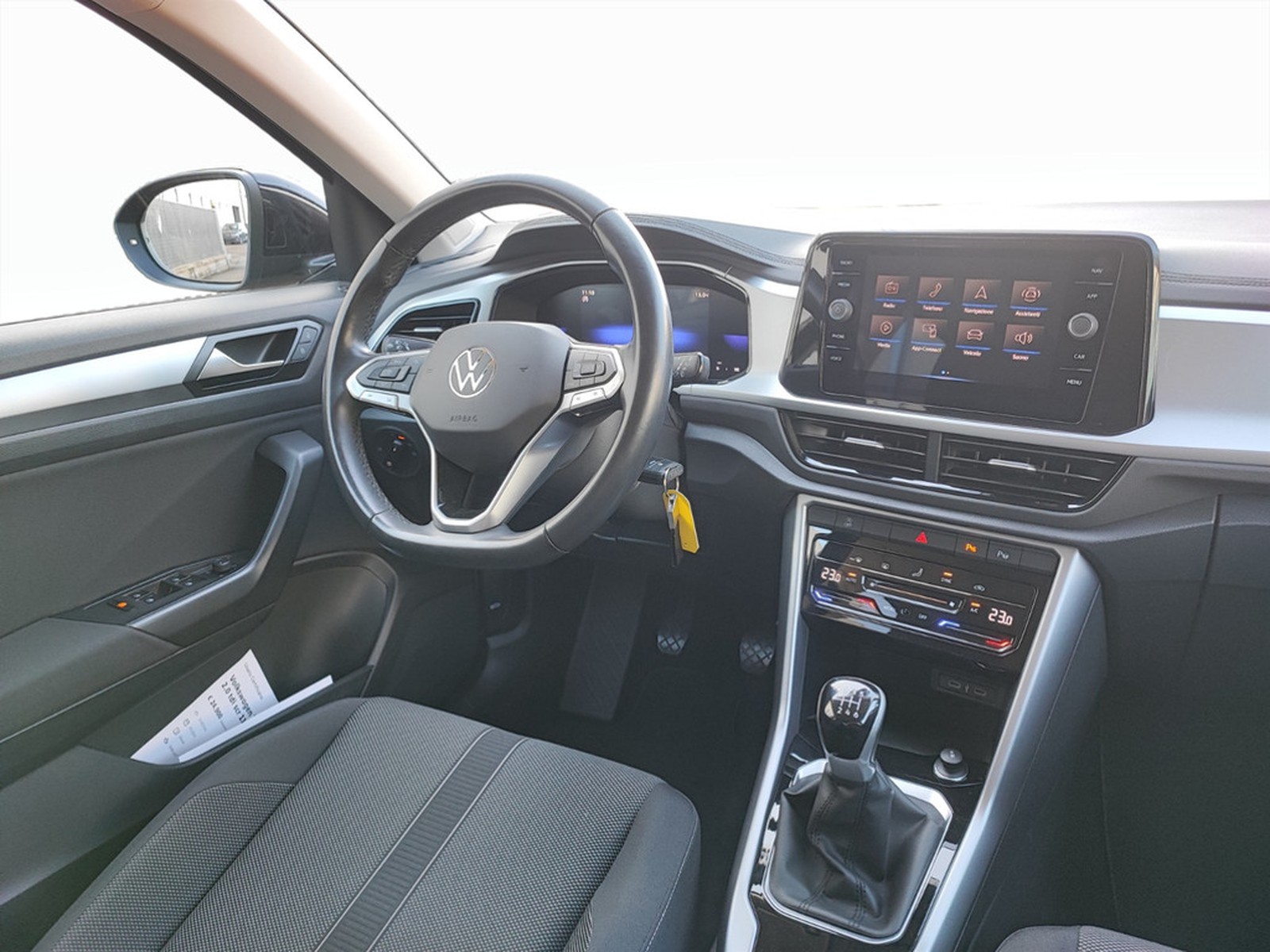 8 - Volkswagen T-Roc 2.0 tdi scr 115cv style