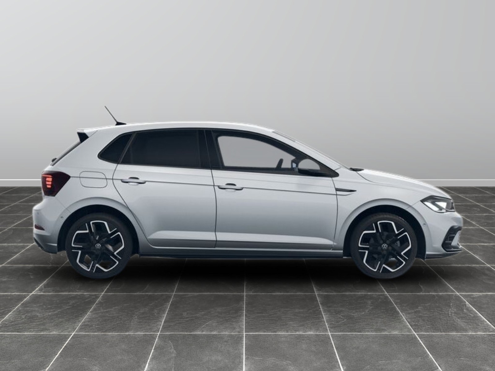 3 - Volkswagen Polo 1.0 tsi 95cv r-line plus dsg