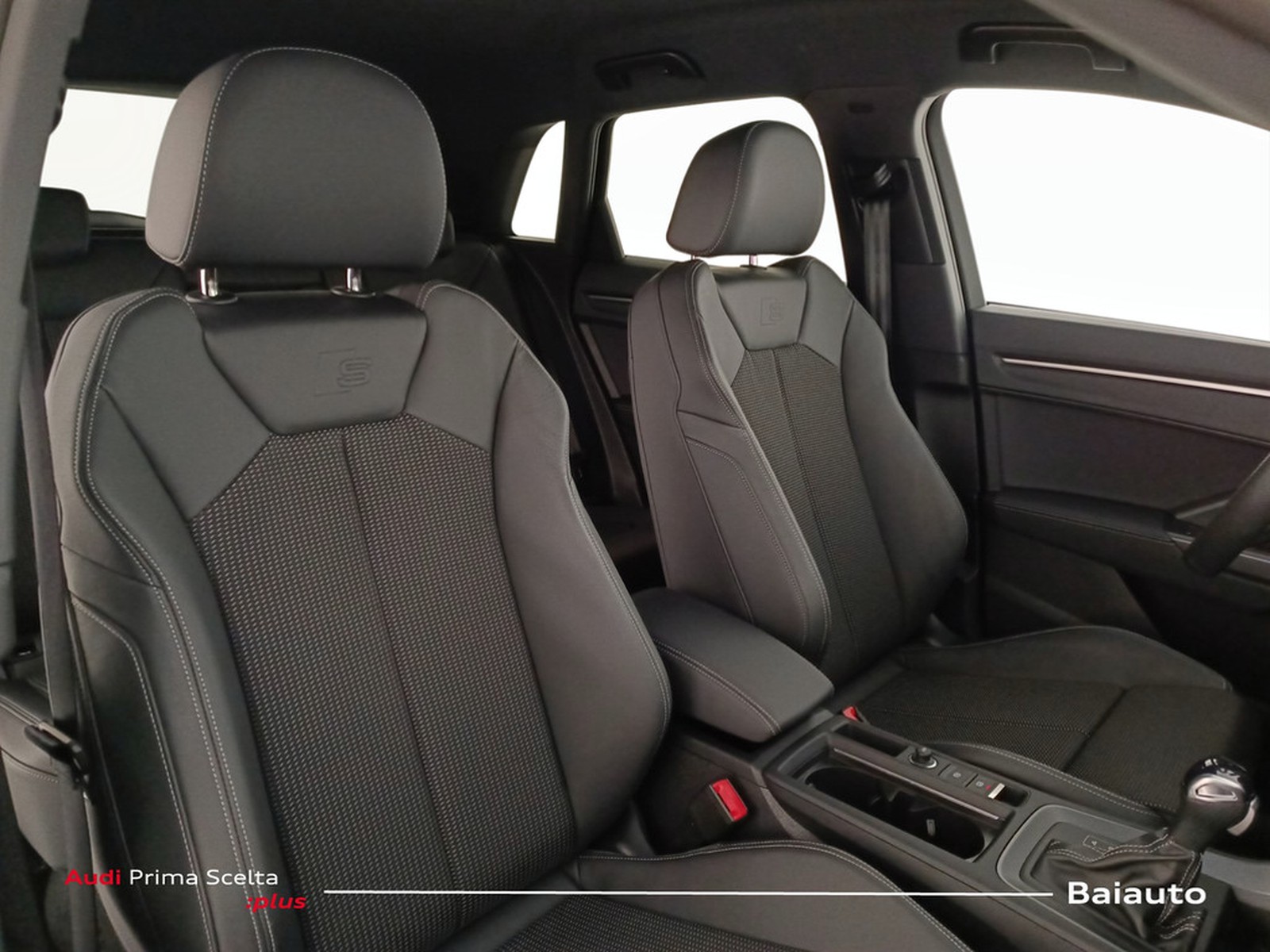 22 - Audi Q3 35 2.0 tdi s line edition s tronic