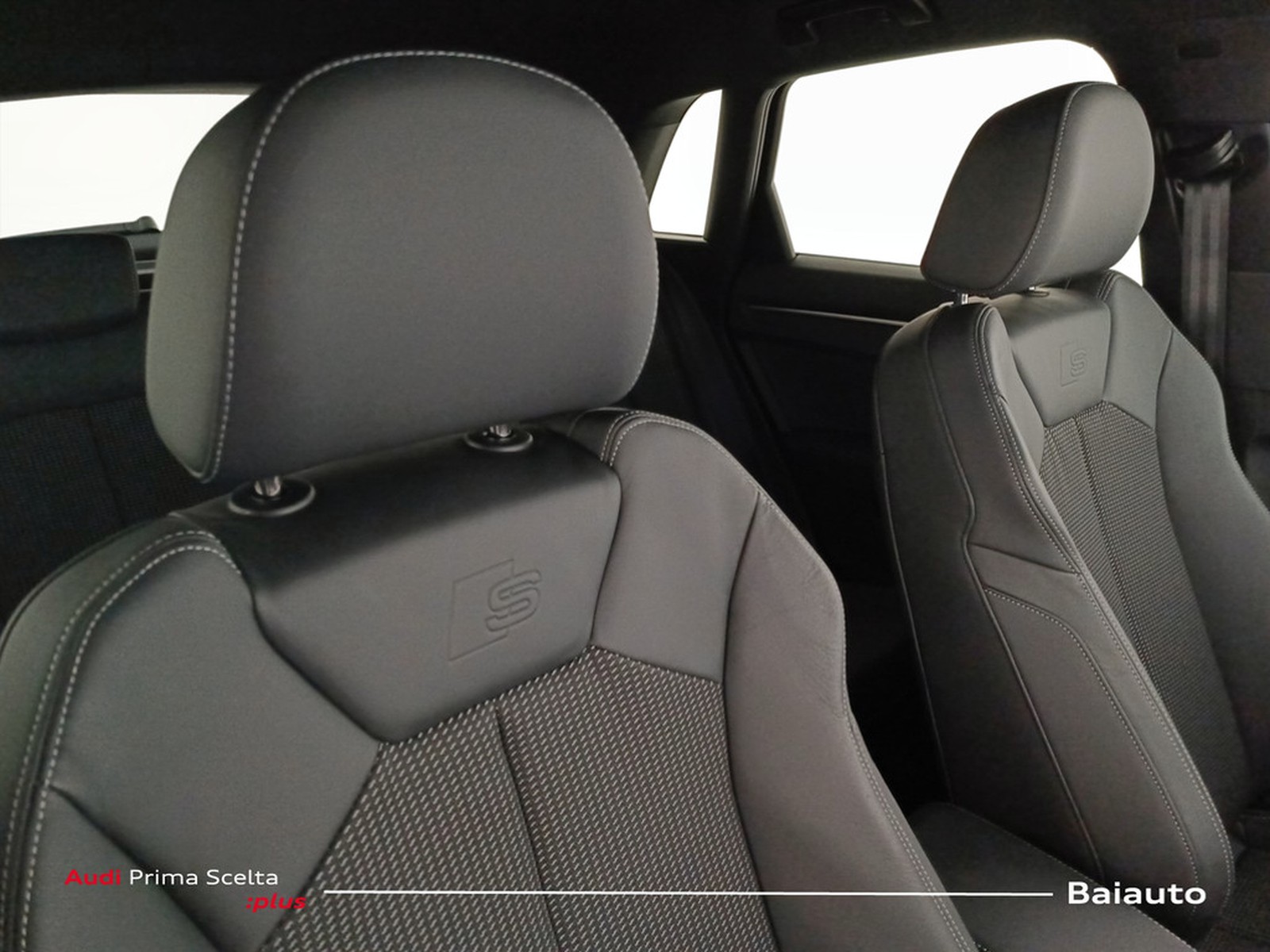 24 - Audi Q3 35 2.0 tdi s line edition s tronic