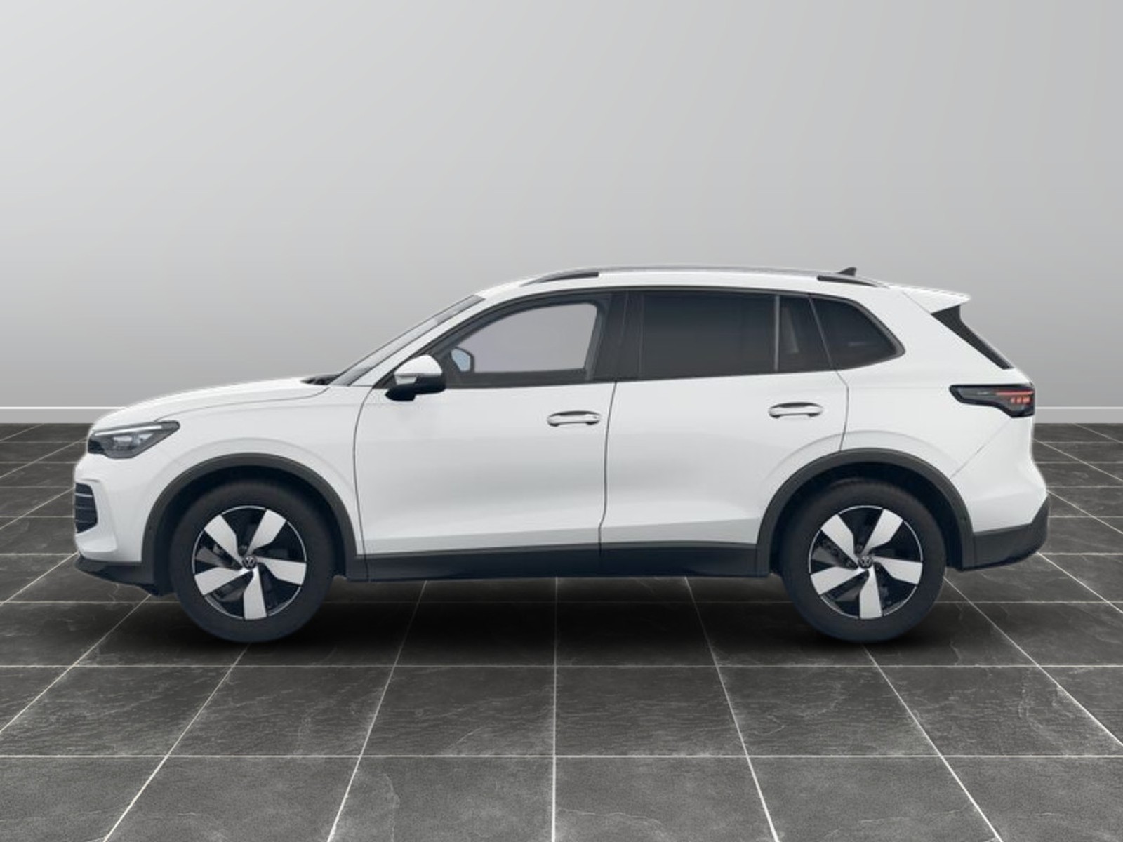 4 - Volkswagen Tiguan 1.5 etsi act 150cv edition plus dsg