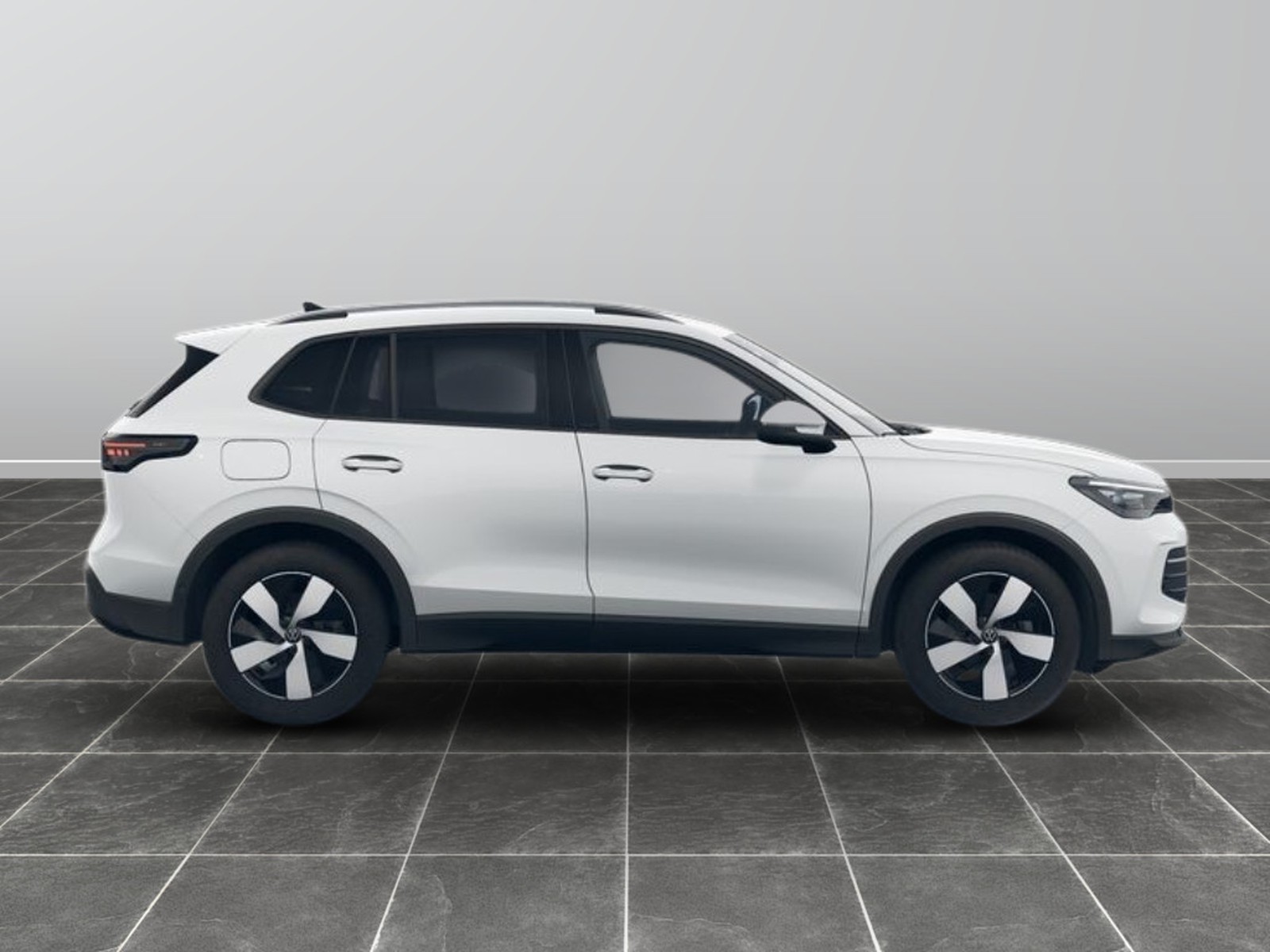 5 - Volkswagen Tiguan 1.5 etsi act 150cv edition plus dsg