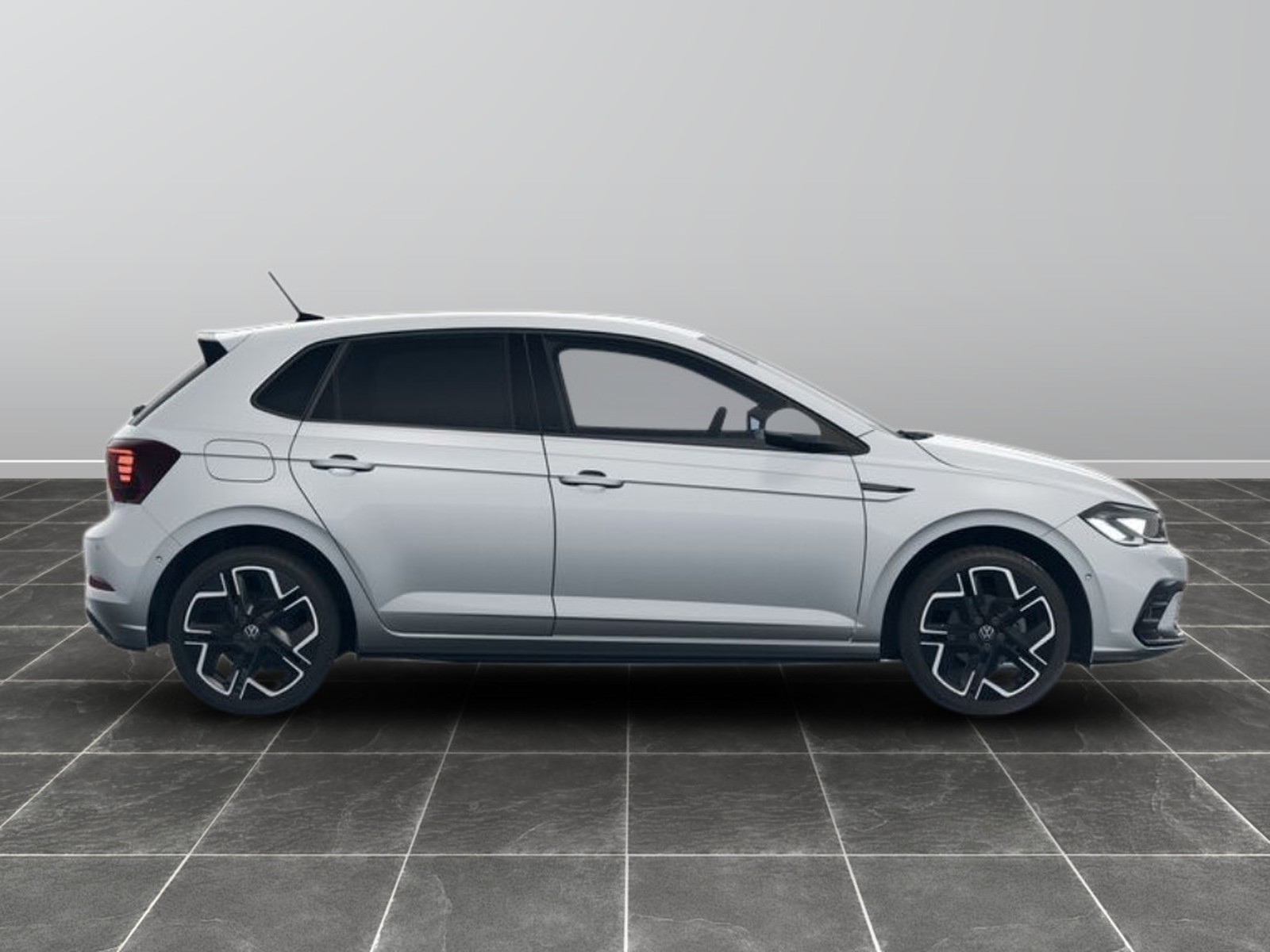 5 - Volkswagen Polo 1.0 tsi 95cv r-line plus