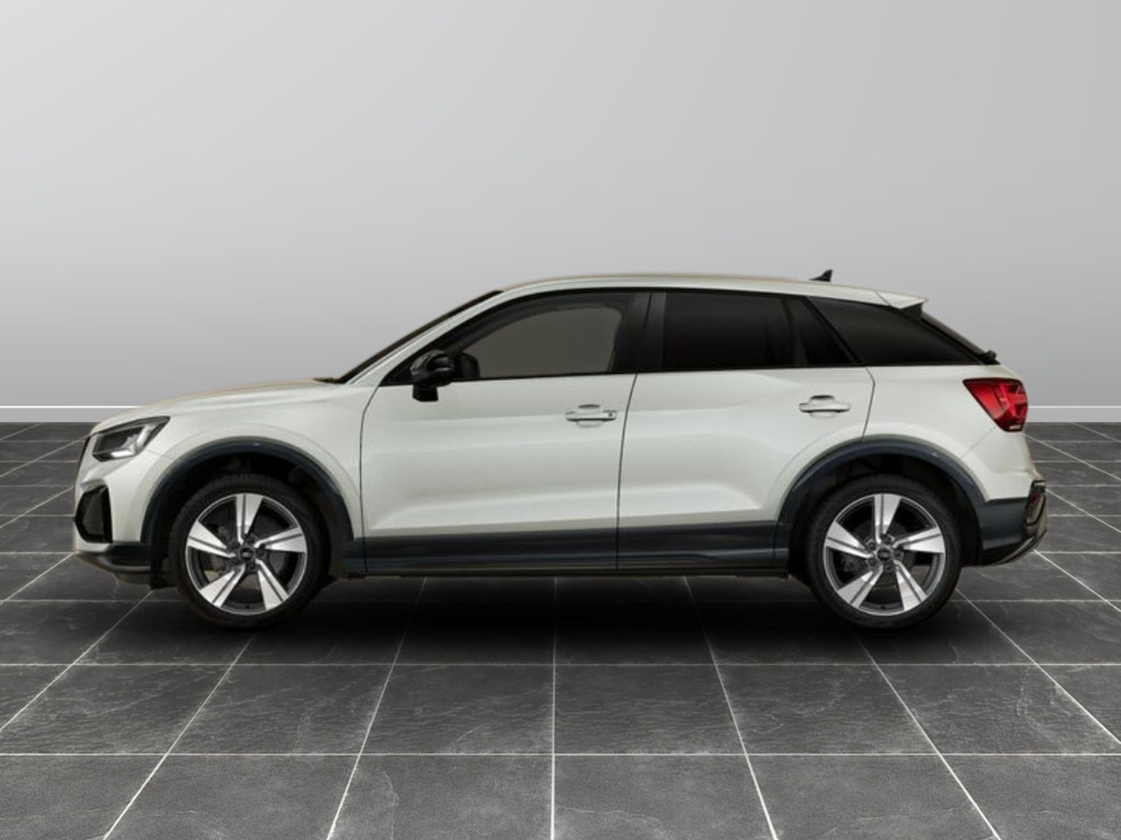 5 - Audi Q2 35 1.5 tfsi business advanced s tronic