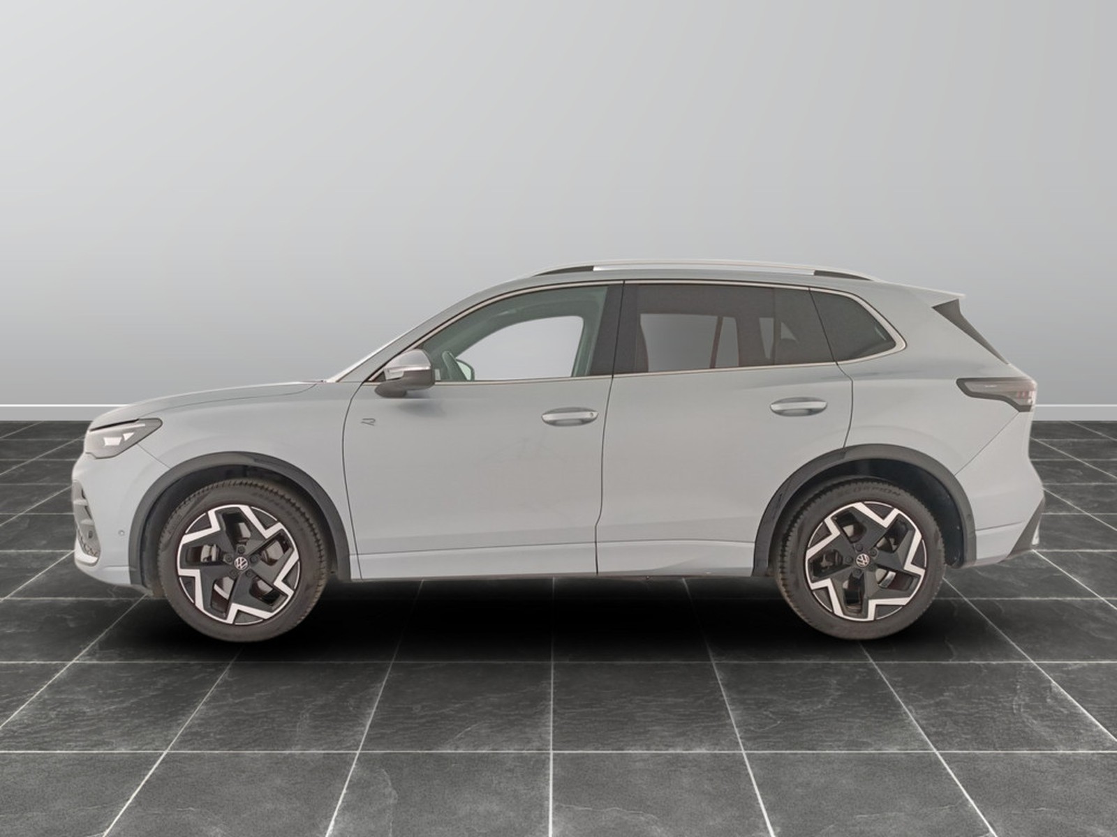 3 - Volkswagen Tiguan 2.0 tdi scr 150cv r-line dsg